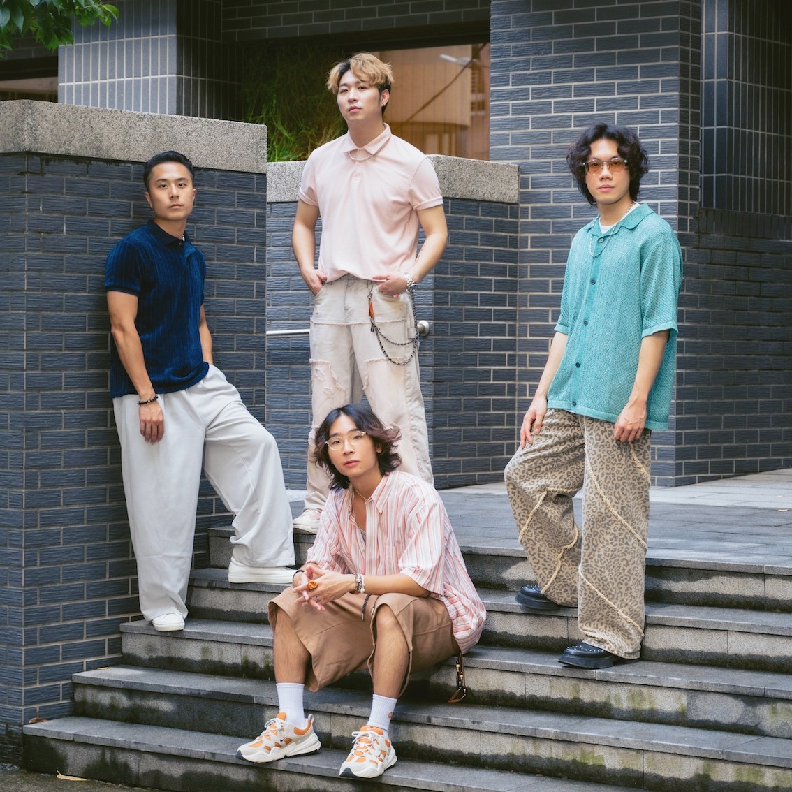 SONNIE 桑尼參與《滾石撞樂隊2》計畫,改編陳明韶〈讓我們看雲去〉。(圖/滾石提供)