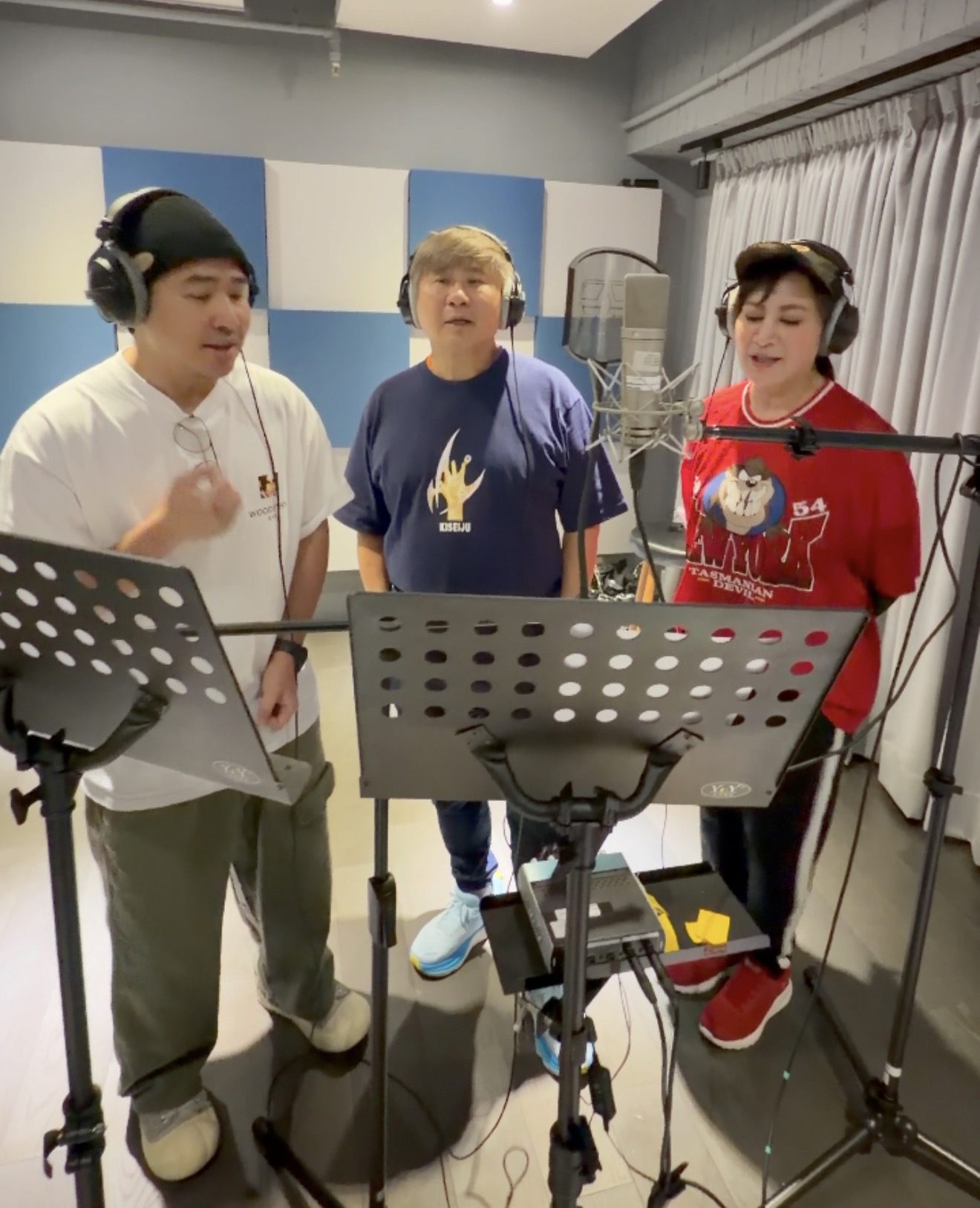 歐漢聲(左起)、胡瓜、陳亞蘭。錄製《週末最強大》主題曲畫面。（圖／華視提供）