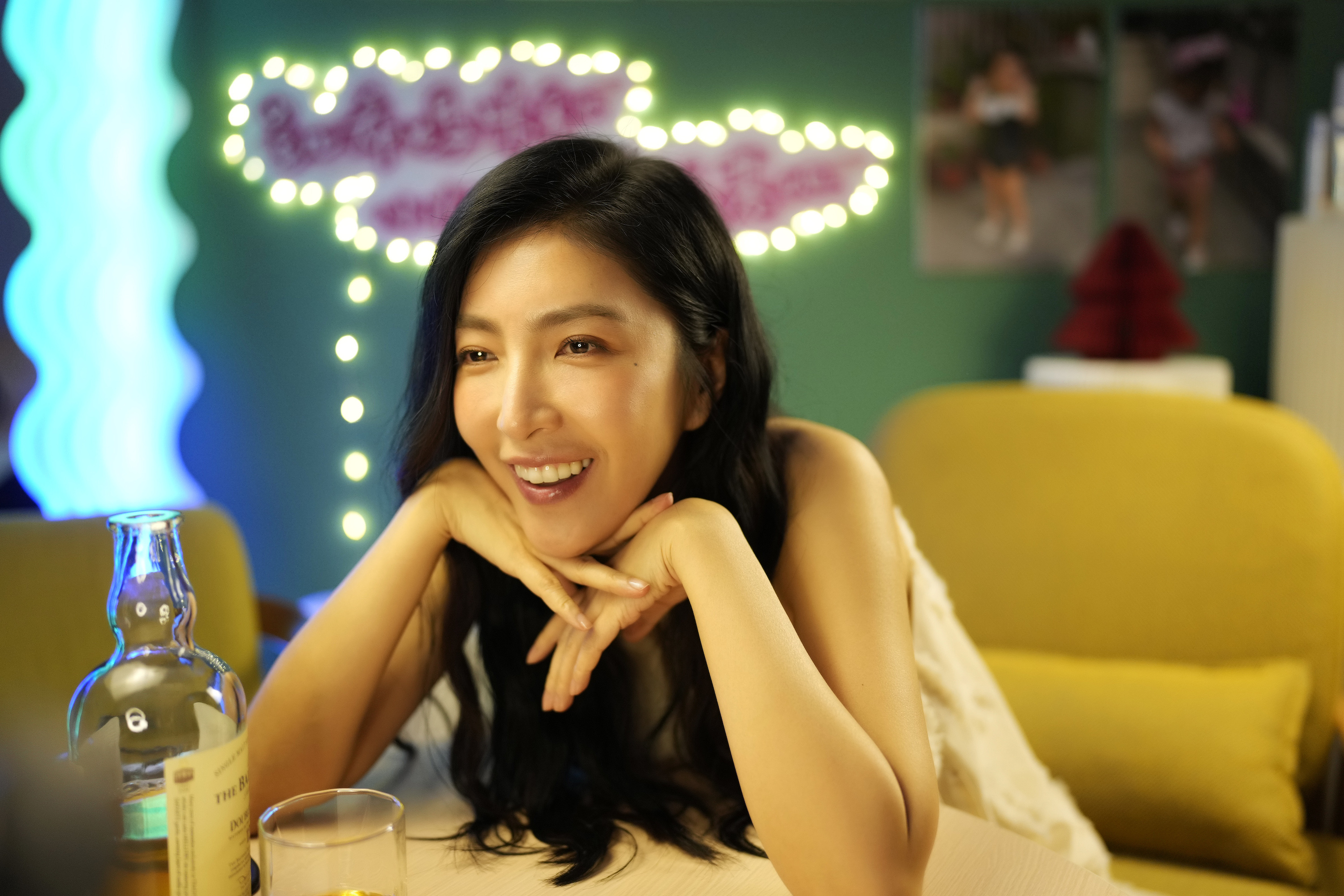 楊謹華飾演網紅媽媽,但她自認現實中無法像網紅一樣對鏡頭滔滔不絕說話。(圖/Hami Video提供)