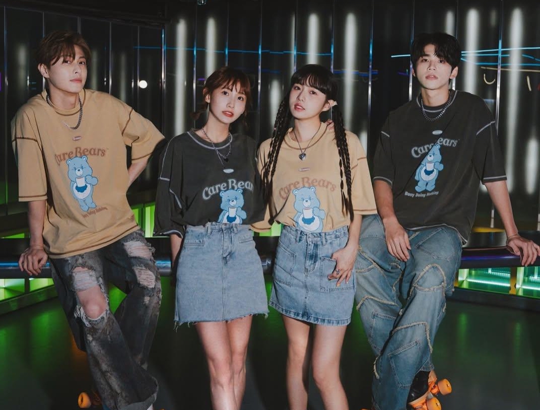 粿粿（左二）外遇王子（左）風波延燒，同遊美國的簡廷芮（左三）與王品澔也被指外遇。（圖／翻攝自臉書）