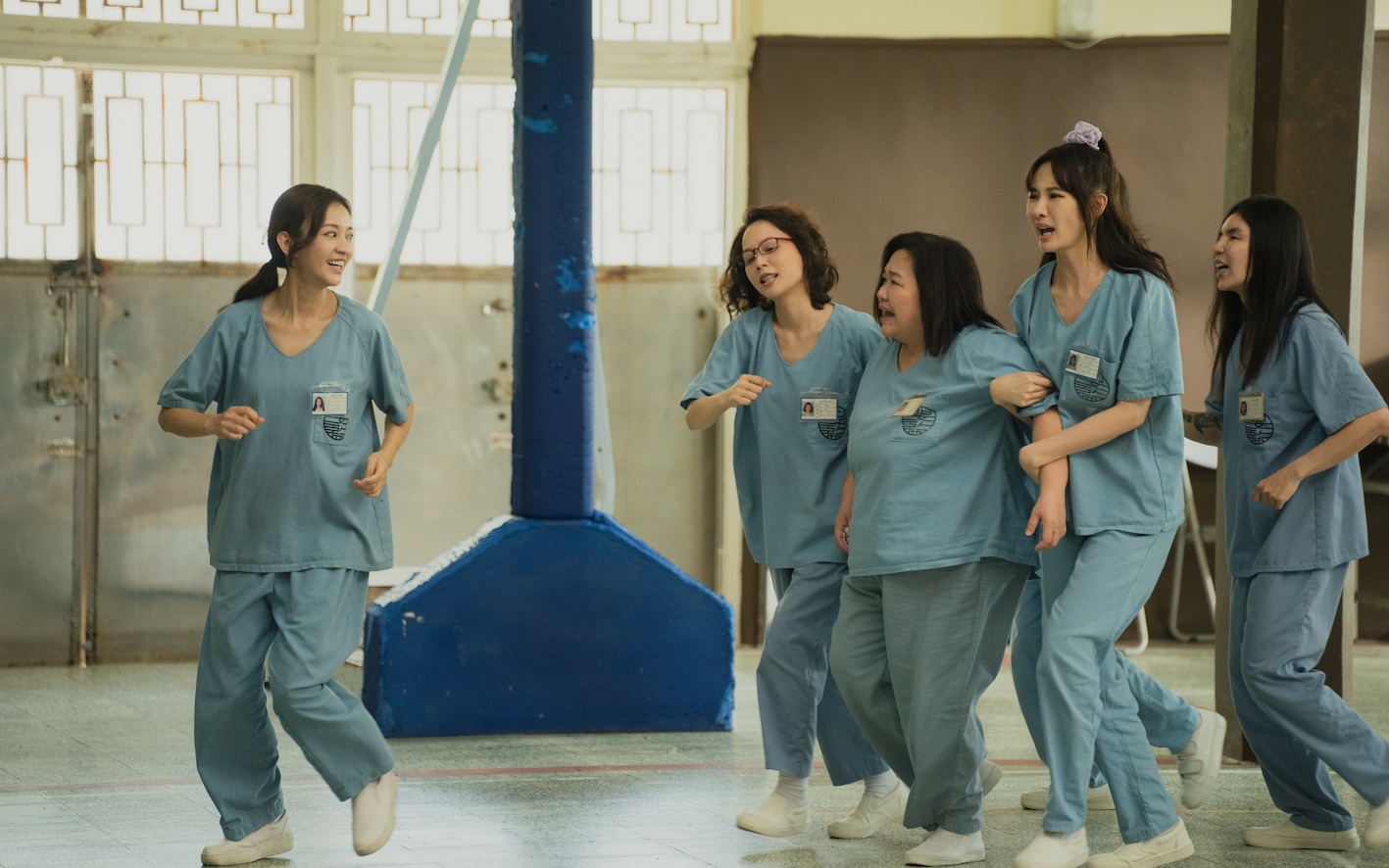 陳意涵(左)和孫淑媚、鍾欣凌、安心亞又唱又跳。(圖/壹壹喜喜提供)