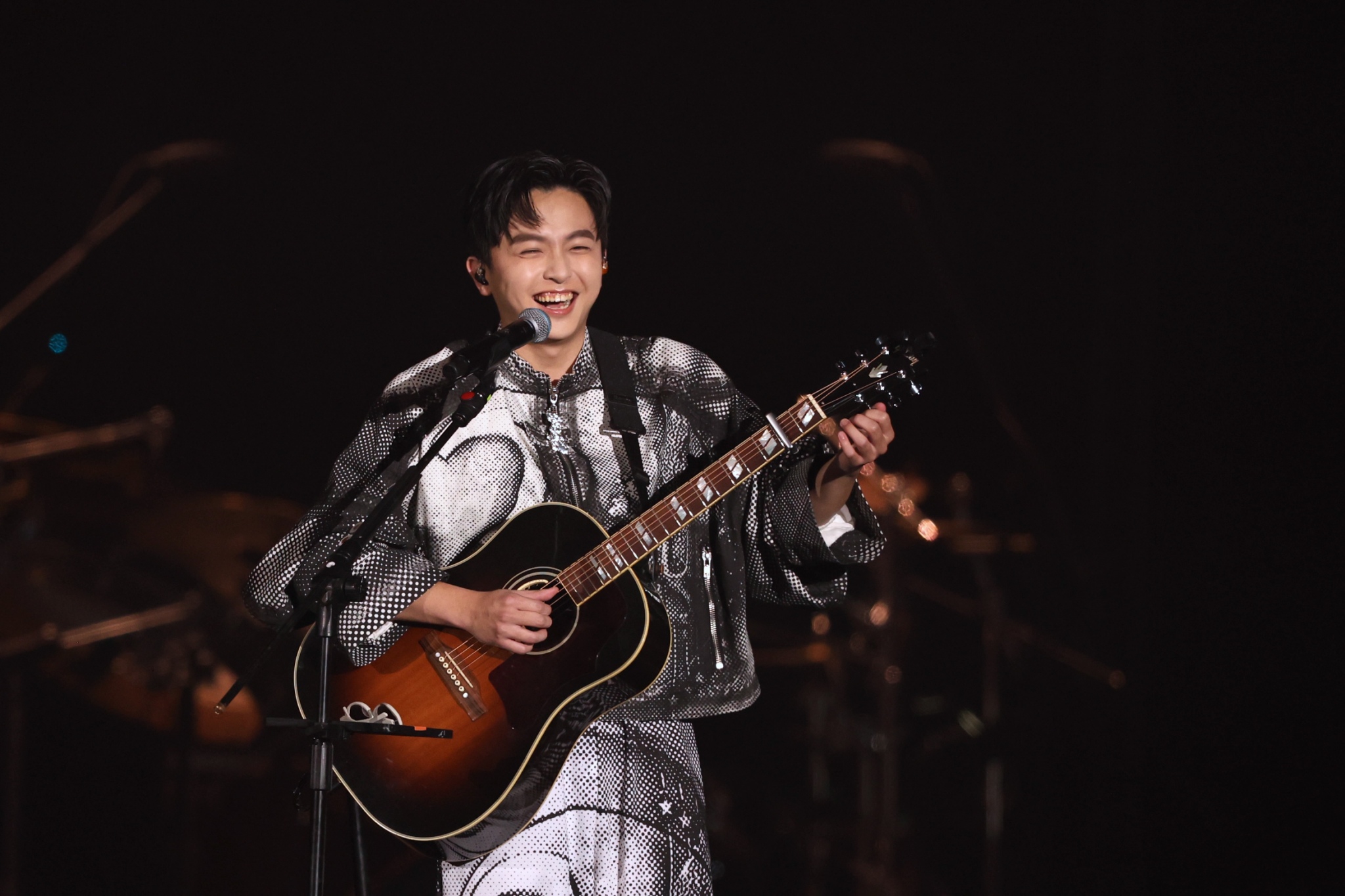 吉他手阿哲是顏值擔當。(圖/記者陳明中攝)