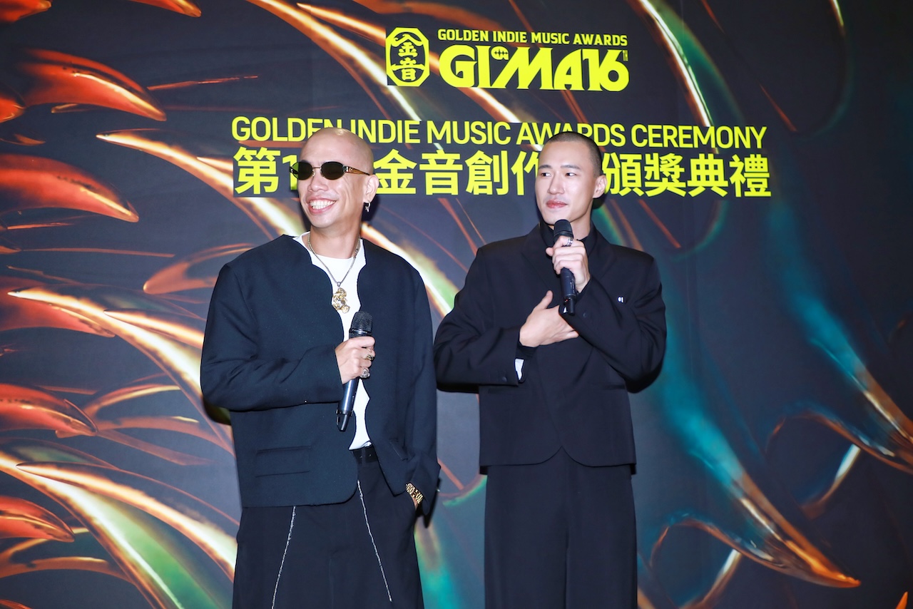 呂士軒(左)和someshiit山姆都是嘻哈掛的。(圖/記者蔡依庭攝)