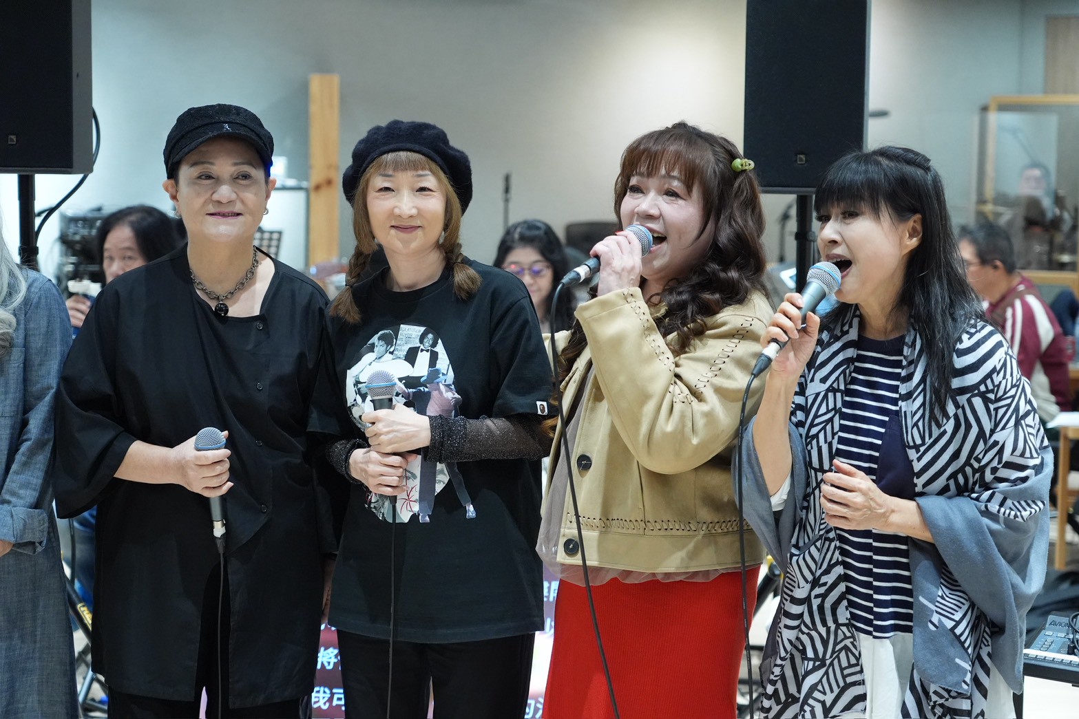 楊芳儀滿頭白髮唱〈秋蟬〉　67歲邰肇玫「好吃懶做」抗癌10年成功