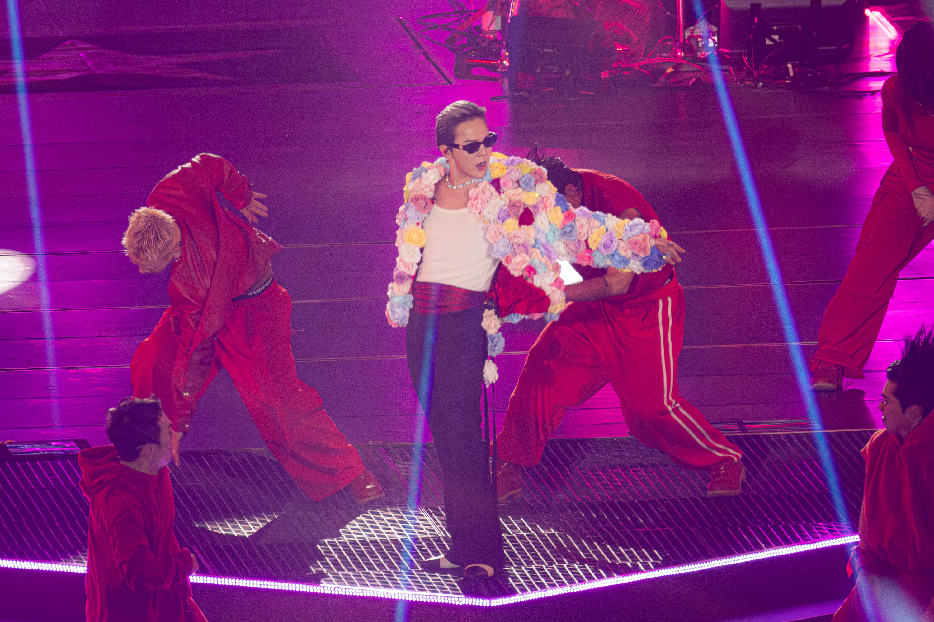 GD預告BIGBANG明年迎接20週年,並預告明年會再合體活動。。(圖/讀者提供)