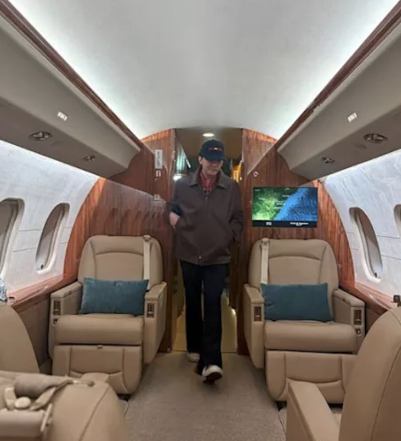 GD造型師先前曝光專機內裝潢。(圖/翻攝IG)