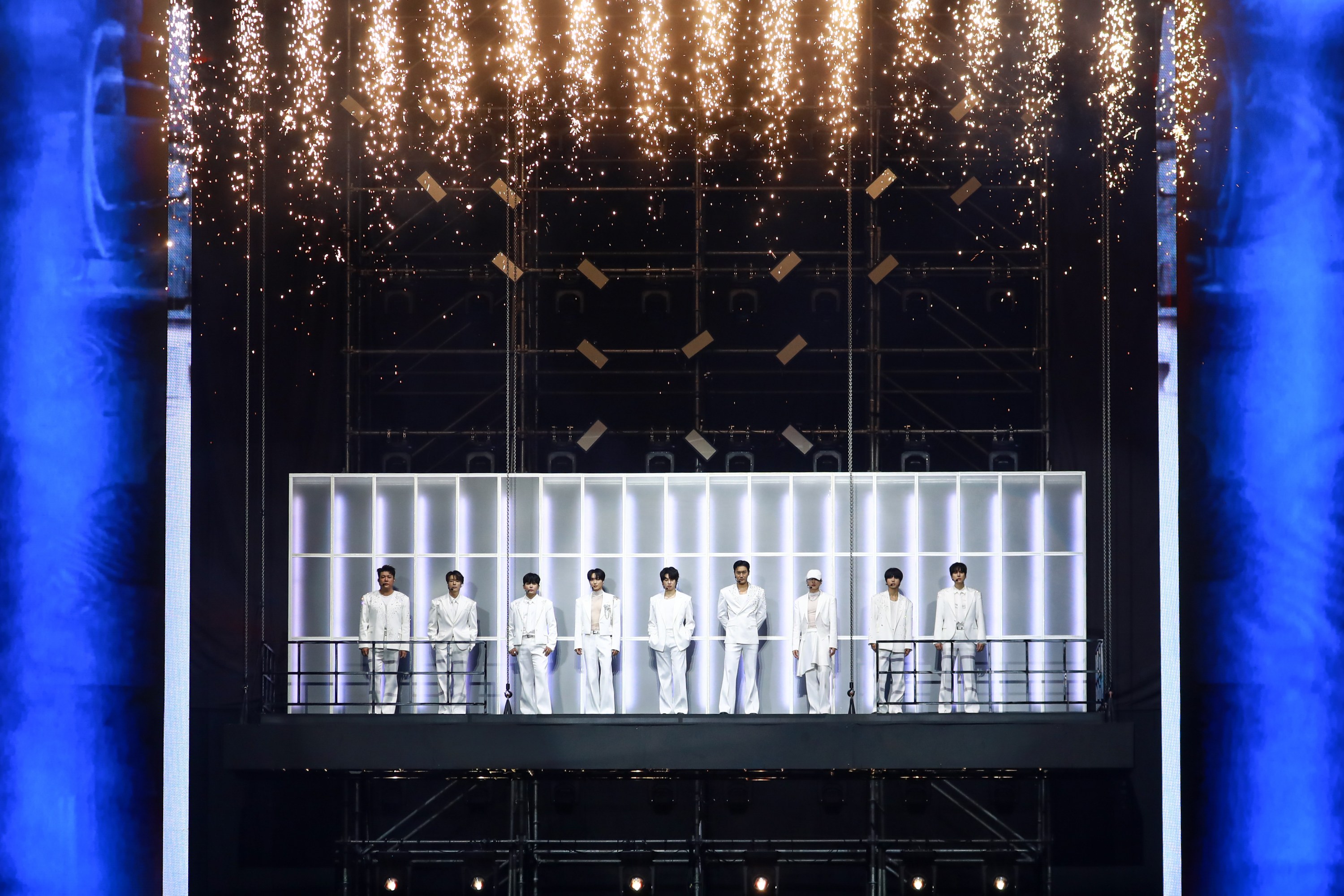 SUPER JUNIOR在大巨蛋開唱,一出場就讓3萬粉絲掀起熱烈尖叫聲。(圖/讀者提供)