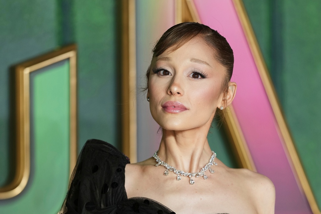 Ariana Grande電影首映遭噁男襲擊。(圖/AP NEWS)