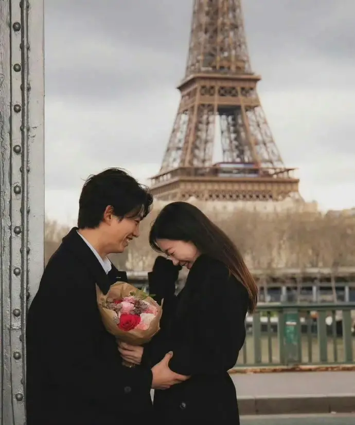 玉澤演去年傳出求婚成功消息,如今這組照片已被刪除。(圖/翻攝自TheBestPhotoParis IGIG)