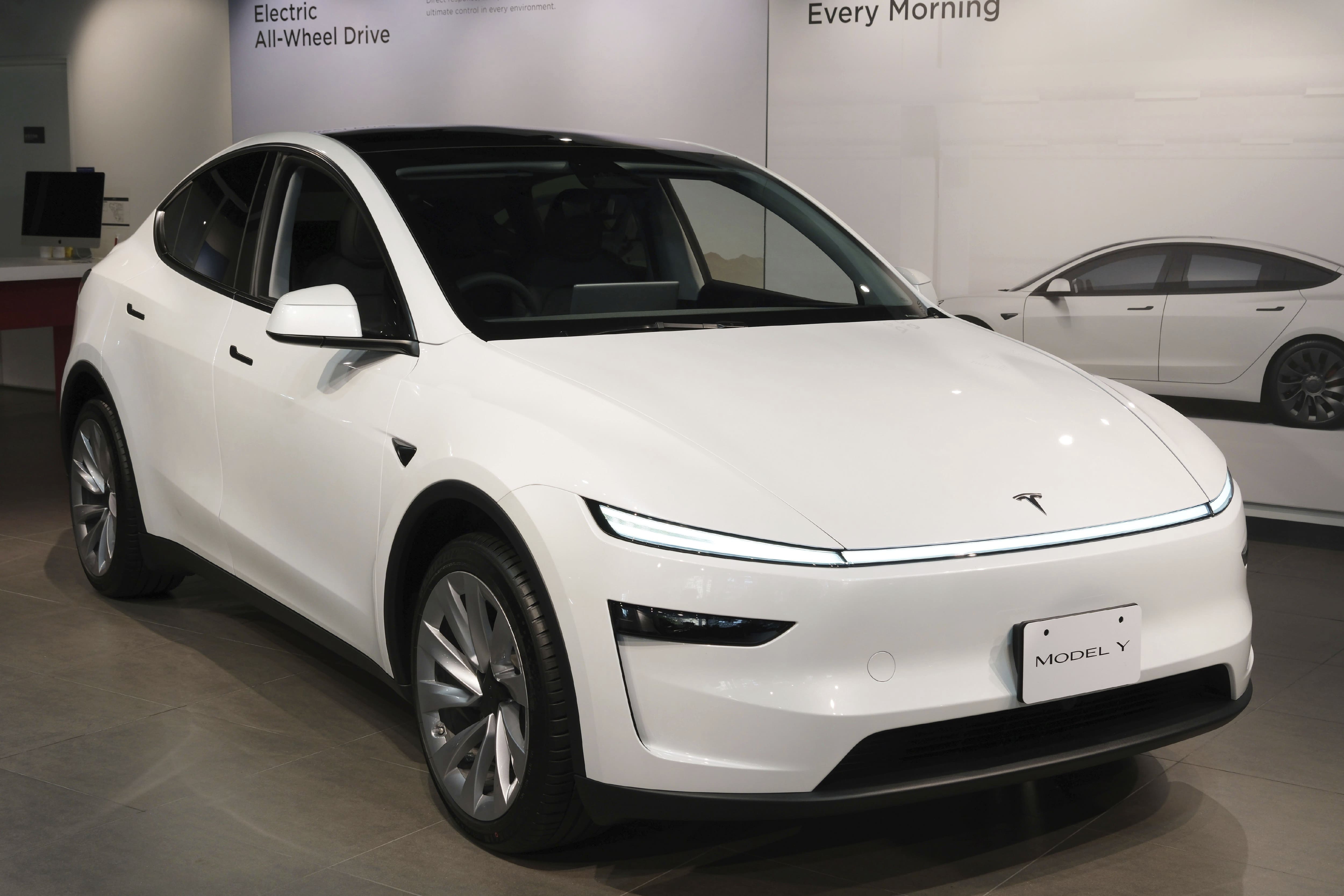 馬斯克態度髮夾彎！　特斯拉準備導入蘋果CarPlay？