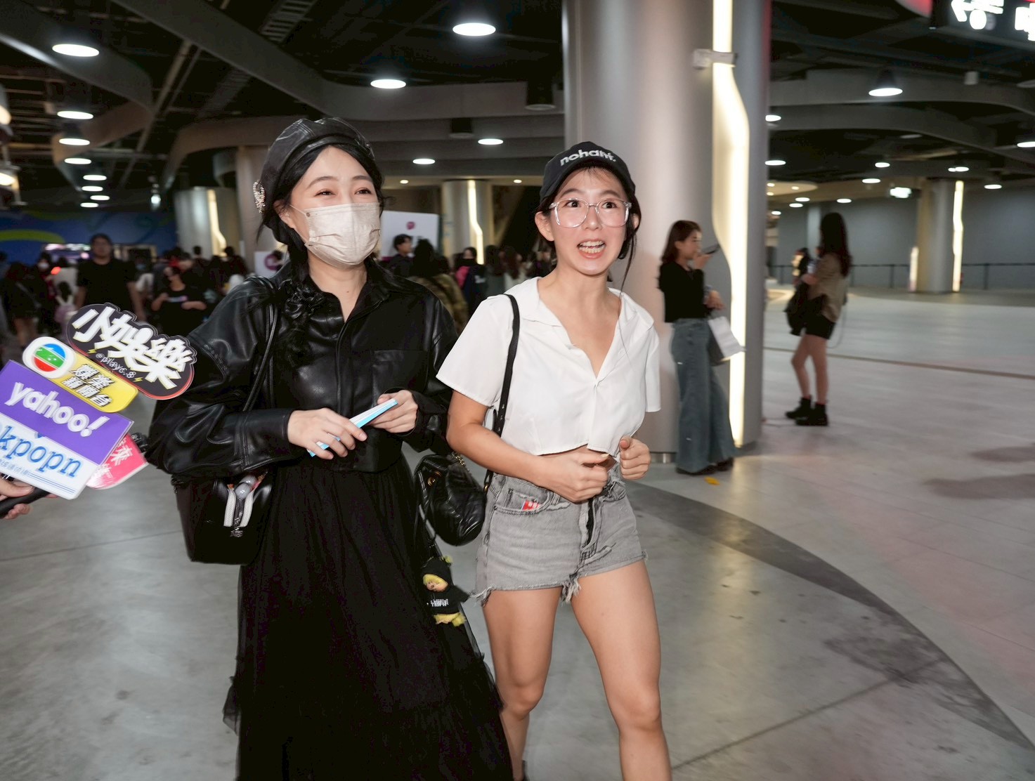 丫頭、郭書瑤結伴來看GD演唱會。(圖/陳明中攝)