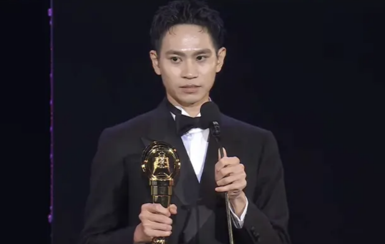 Andy奪「年度個人創作者獎」。（圖／走鐘獎頒獎典禮 Walk Bell John Awards YT）