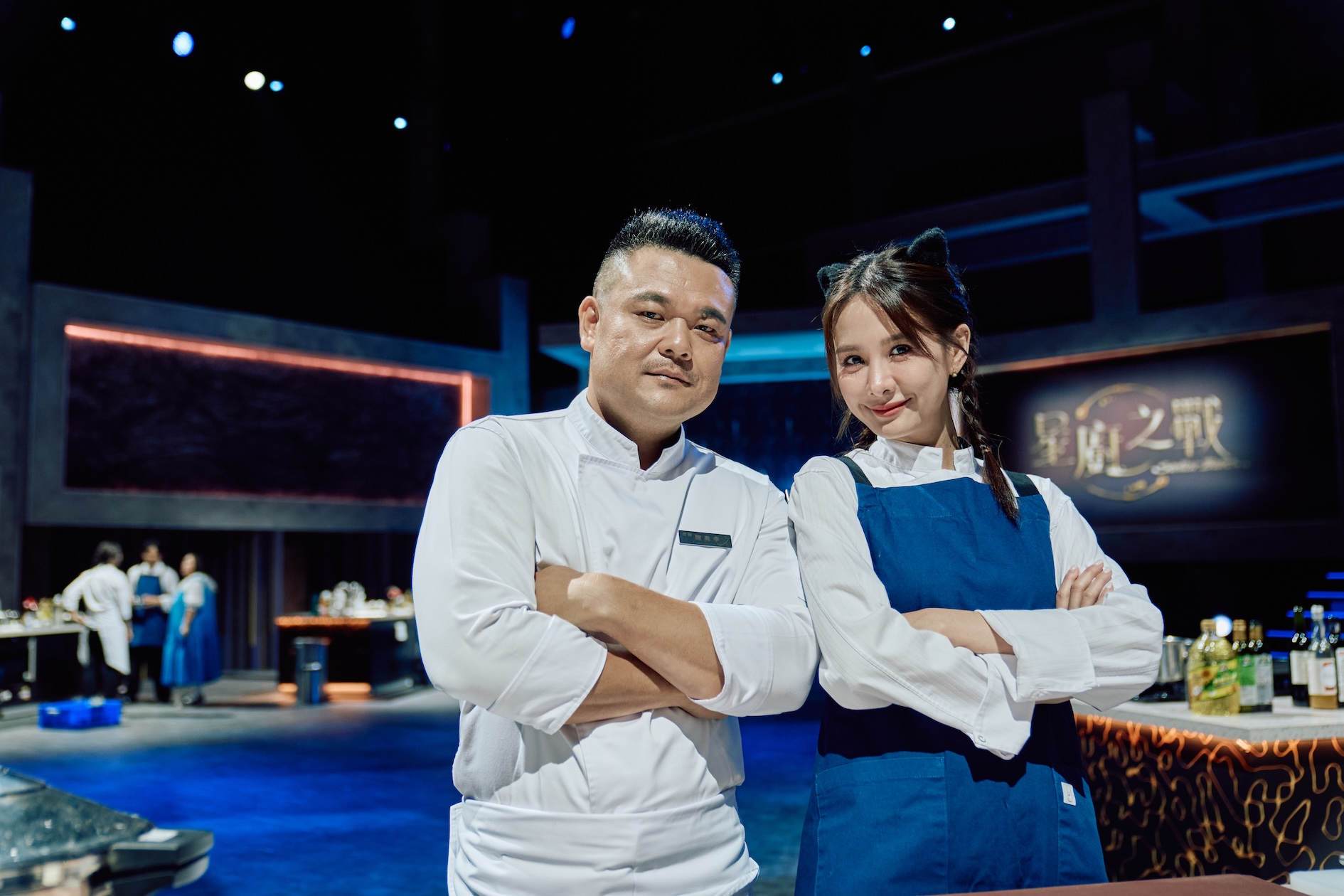 陳勇孝（左起）、安心亞上演搶人戰。（圖／ 華視提供）