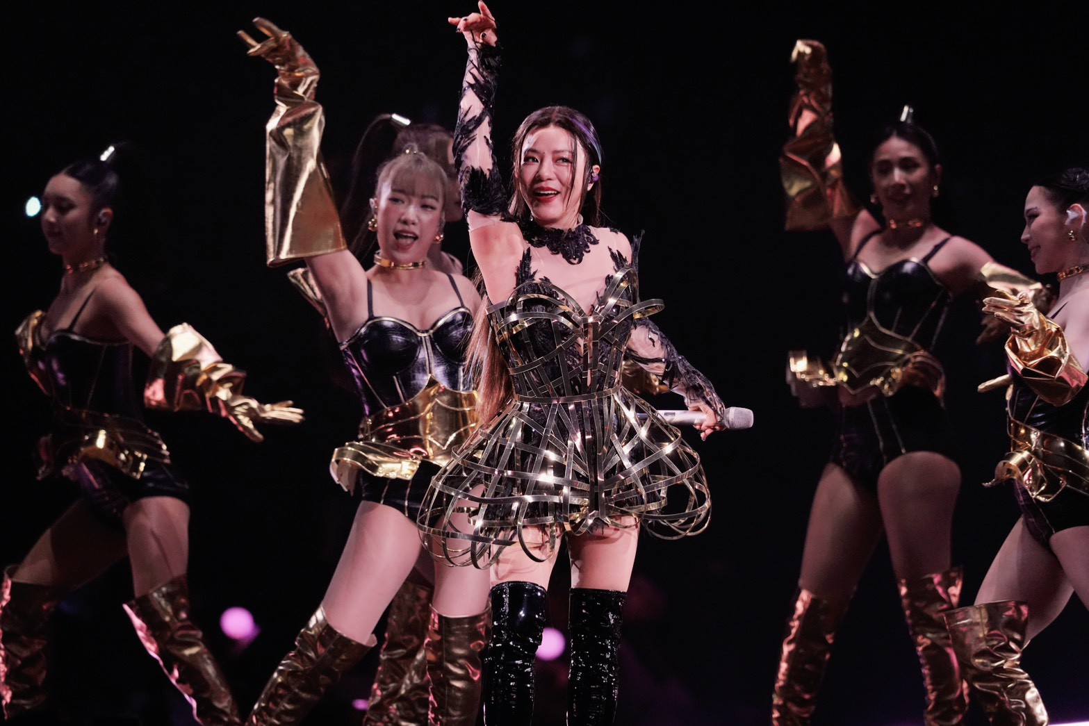 丁噹盡情舞蹈。(圖/記者陳明中攝)