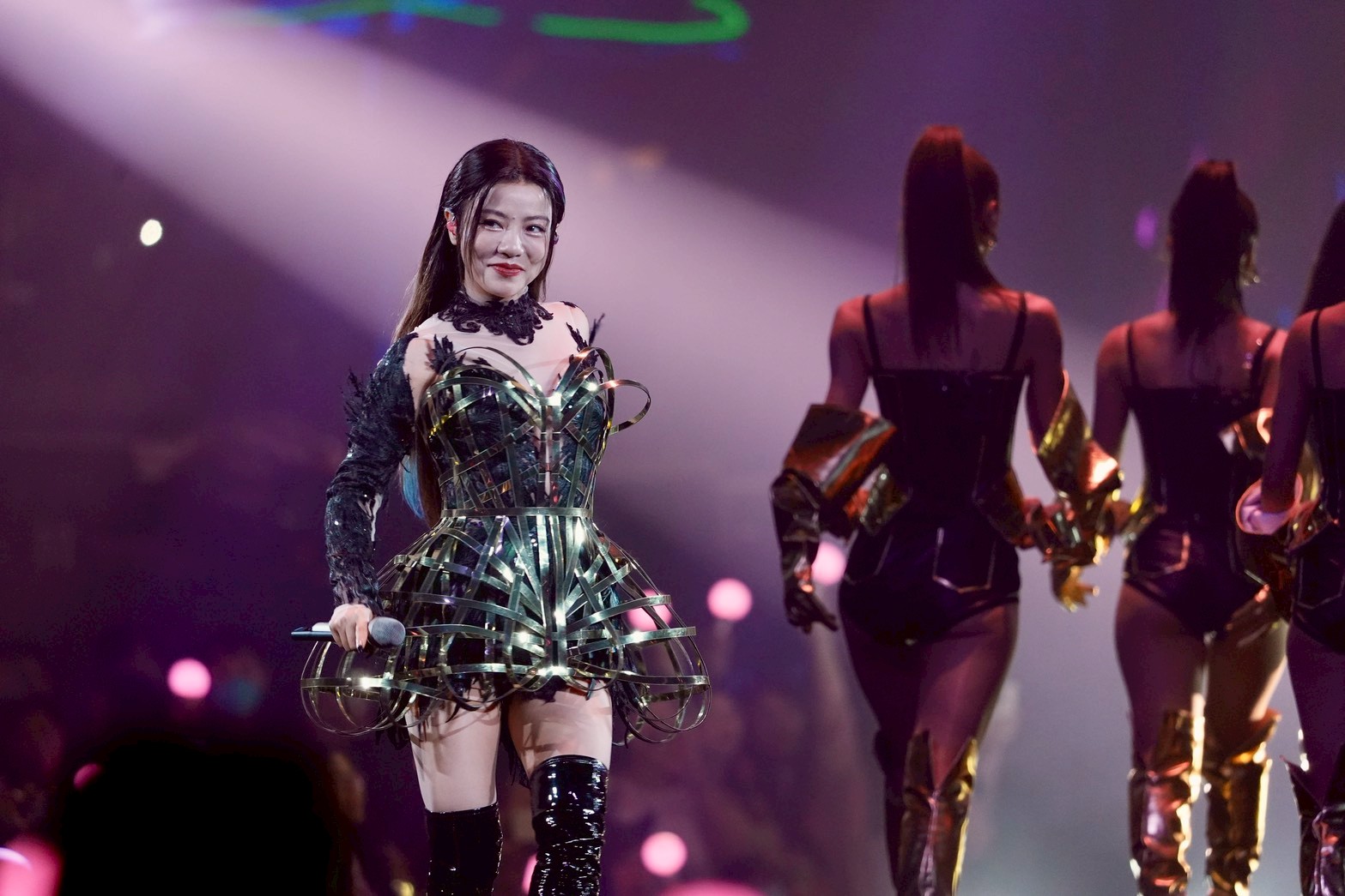 丁噹穿得很辣。(圖/記者陳明中攝)