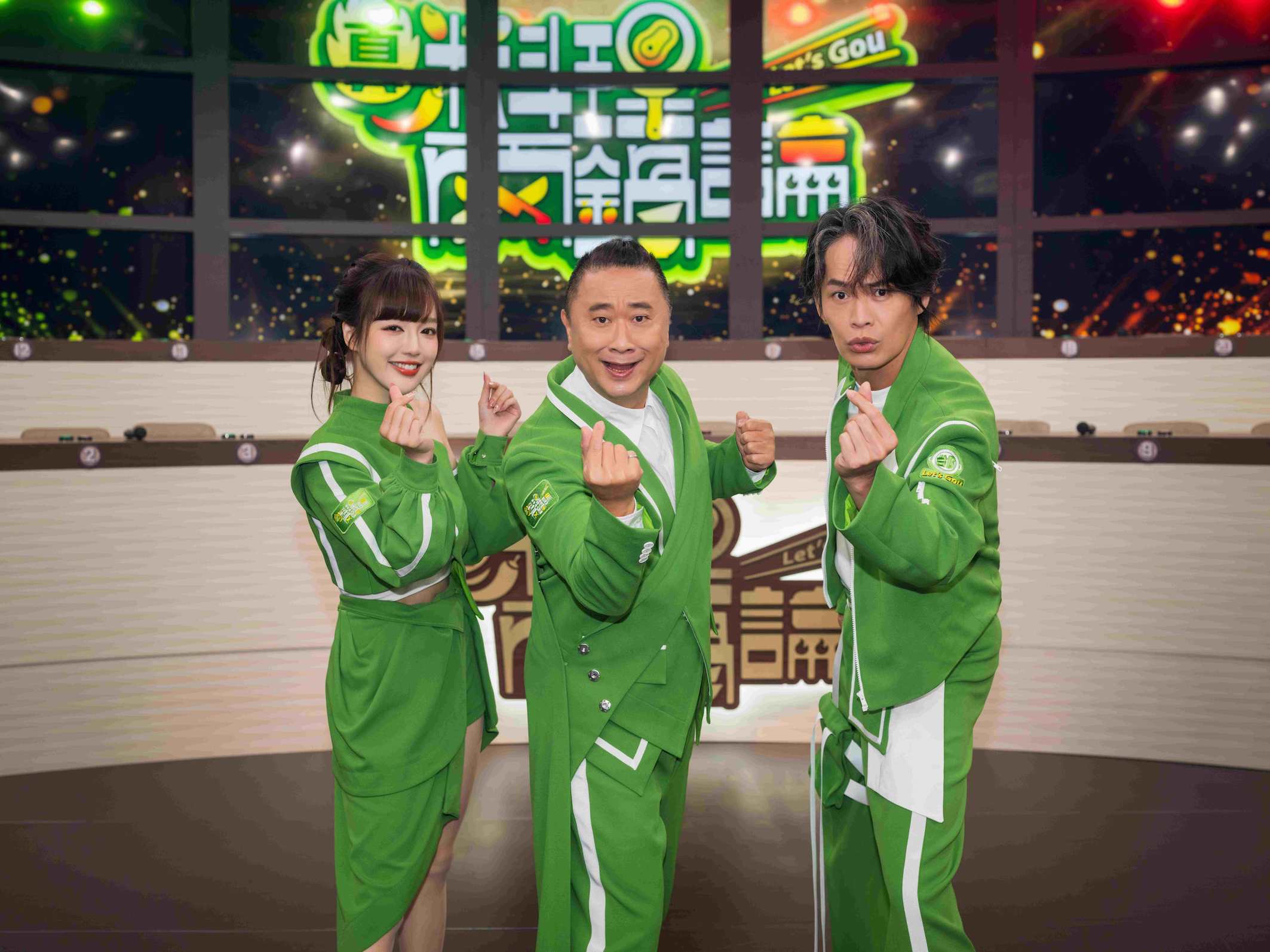 丘涵（左起）、邰智源、黃鐙輝攜手主持新節目。（圖／麥卡貝網路電視提供）