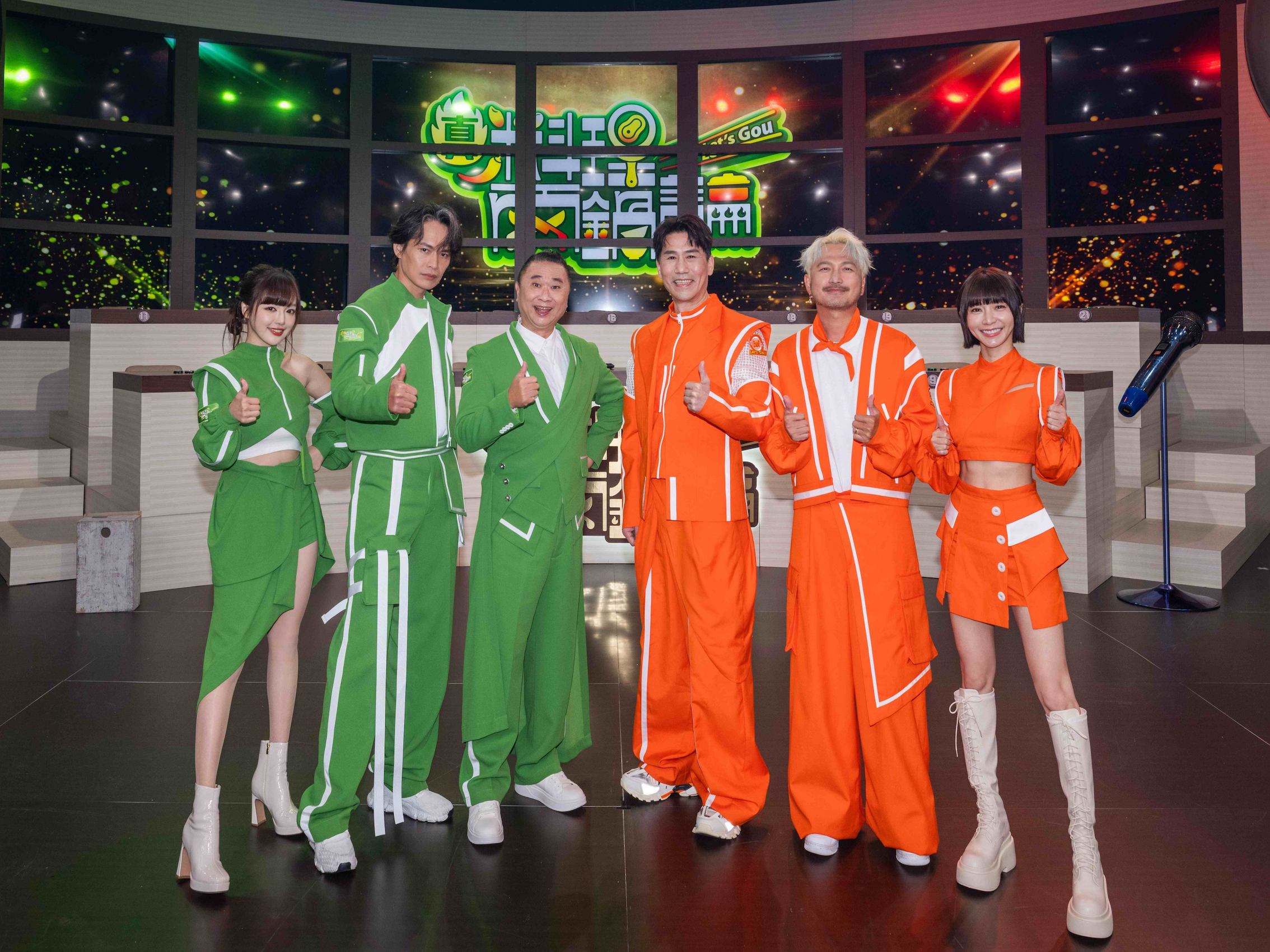 《真料理兩鍋論》主持人丘涵(左起)、黃鐙輝、邰智源、羅時豐、KID林柏昇、溫妮 。（圖／麥卡貝網路電視提供）