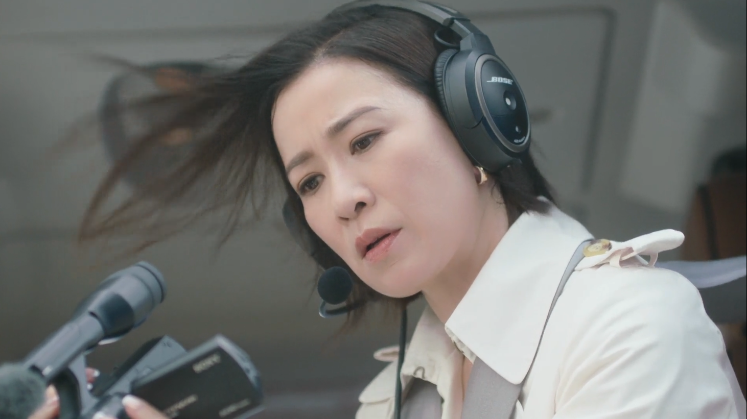 佘詩曼《新聞女王2》8樓高空開機門，搏命拍攝竟是自己加戲。（圖／台灣大哥大MyVideo提供）