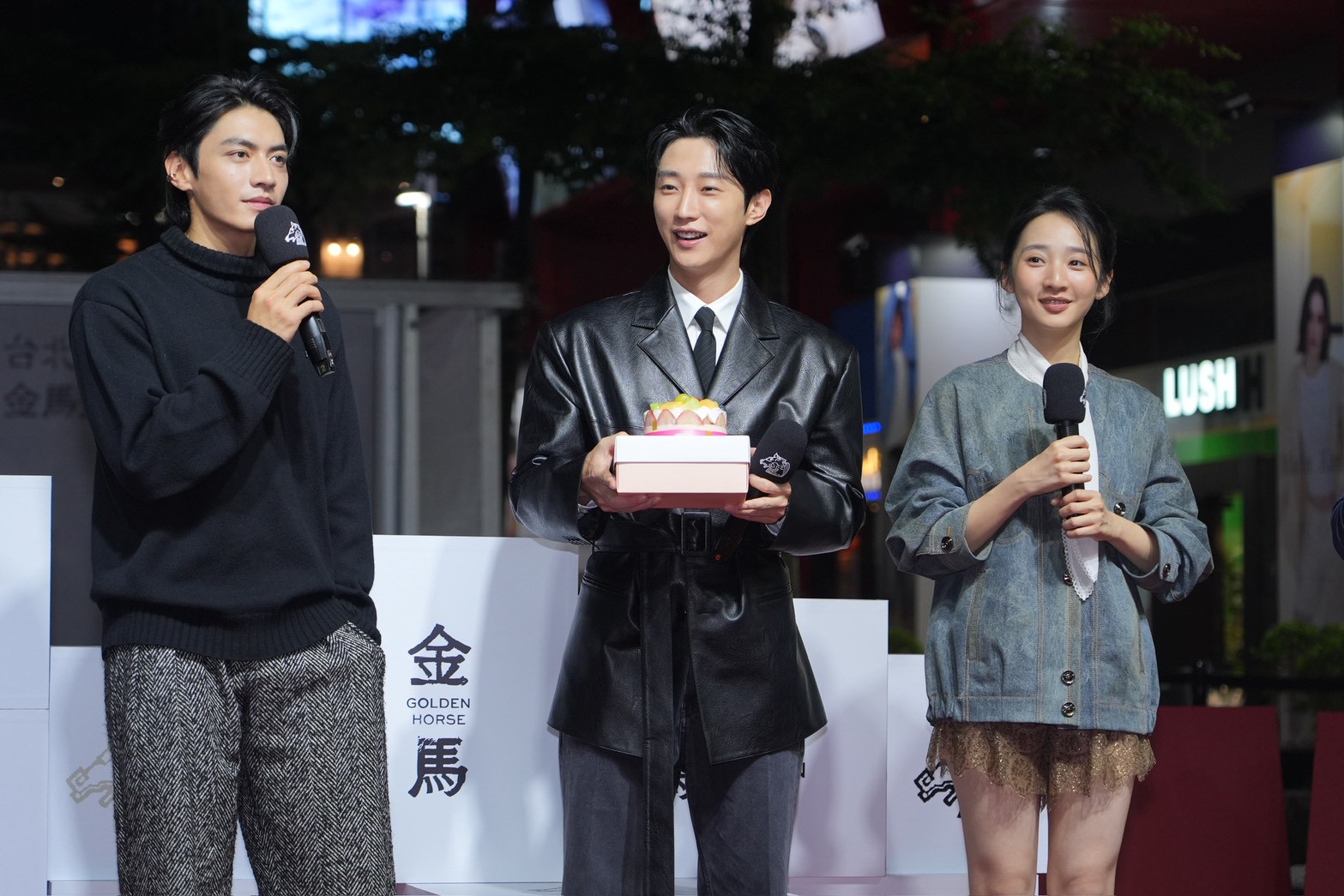 振永河邊脫衣秀胸肌   好身材讓宋柏緯看傻眼笑認「一直NG」