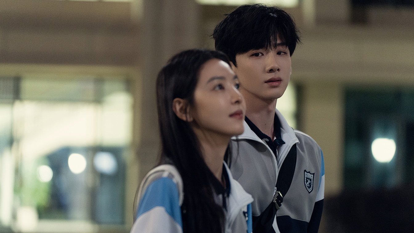 「難哄效應」白敬亭、章若楠人氣狂漲　隔9年再見高中「白月光」