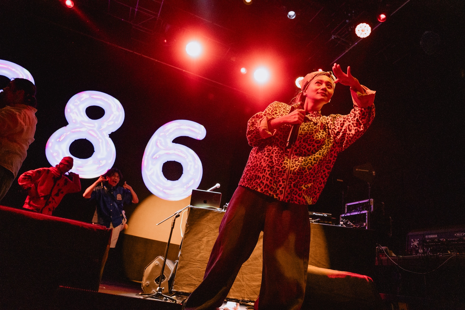 阿爆努力提攜原住民後輩歌手。(圖/Nanguaq那屋瓦提供)