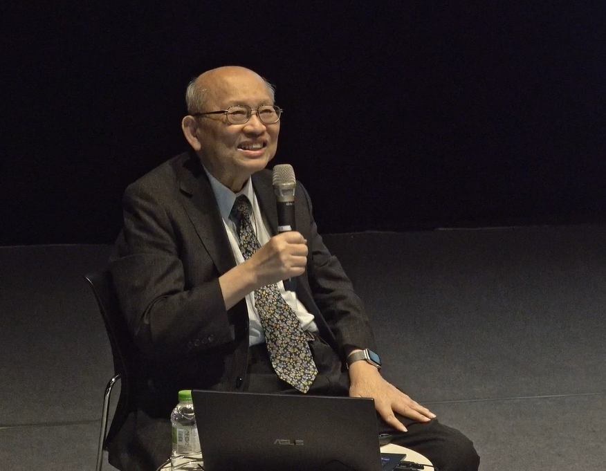 陳耀昌跨越醫學領域後，仍持續用筆耕耘臺灣的文化土壤。（圖／台南市文化局提供）