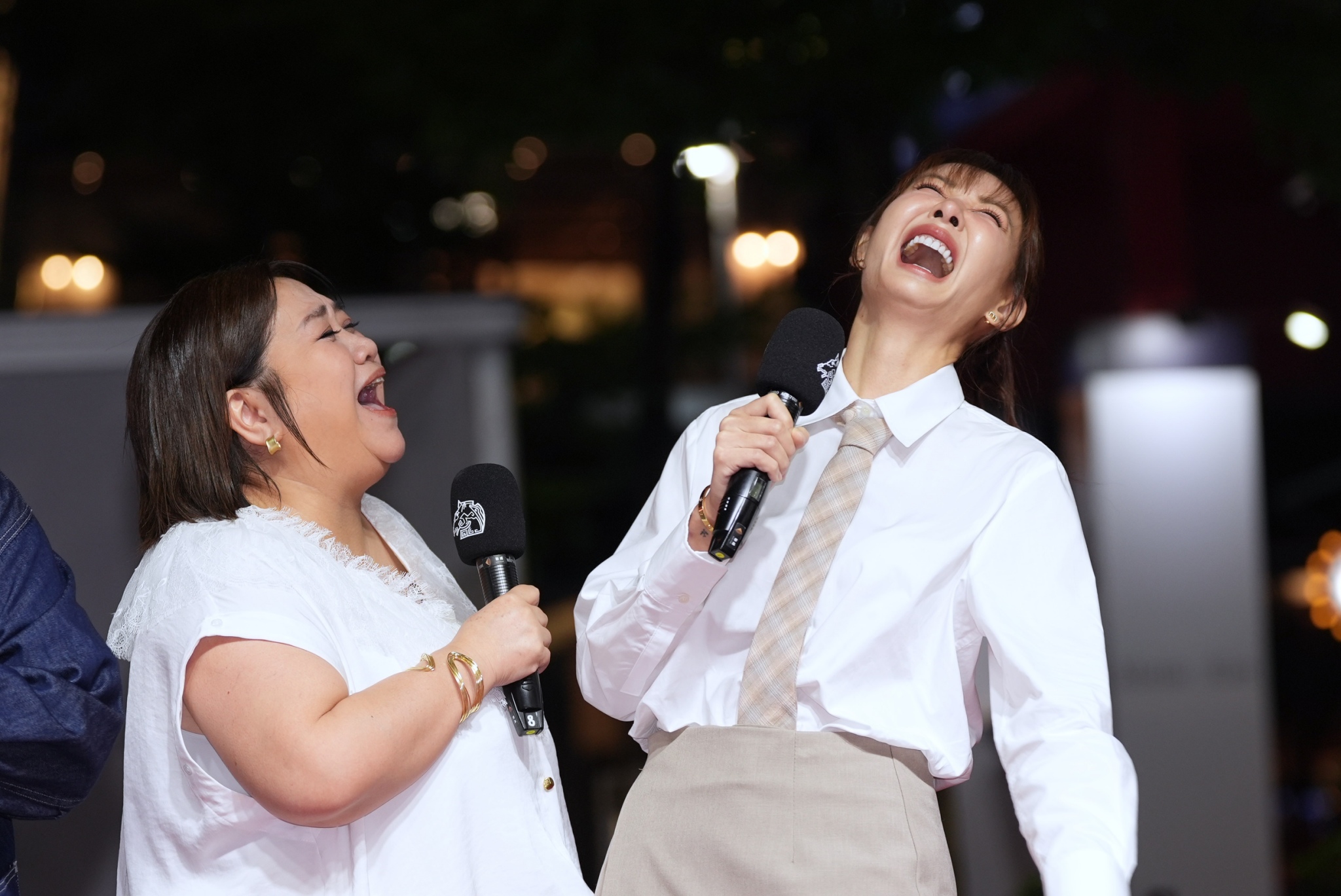 鍾欣凌(左)和安心亞一定是要笑成這樣。(圖/記者陳明中攝)