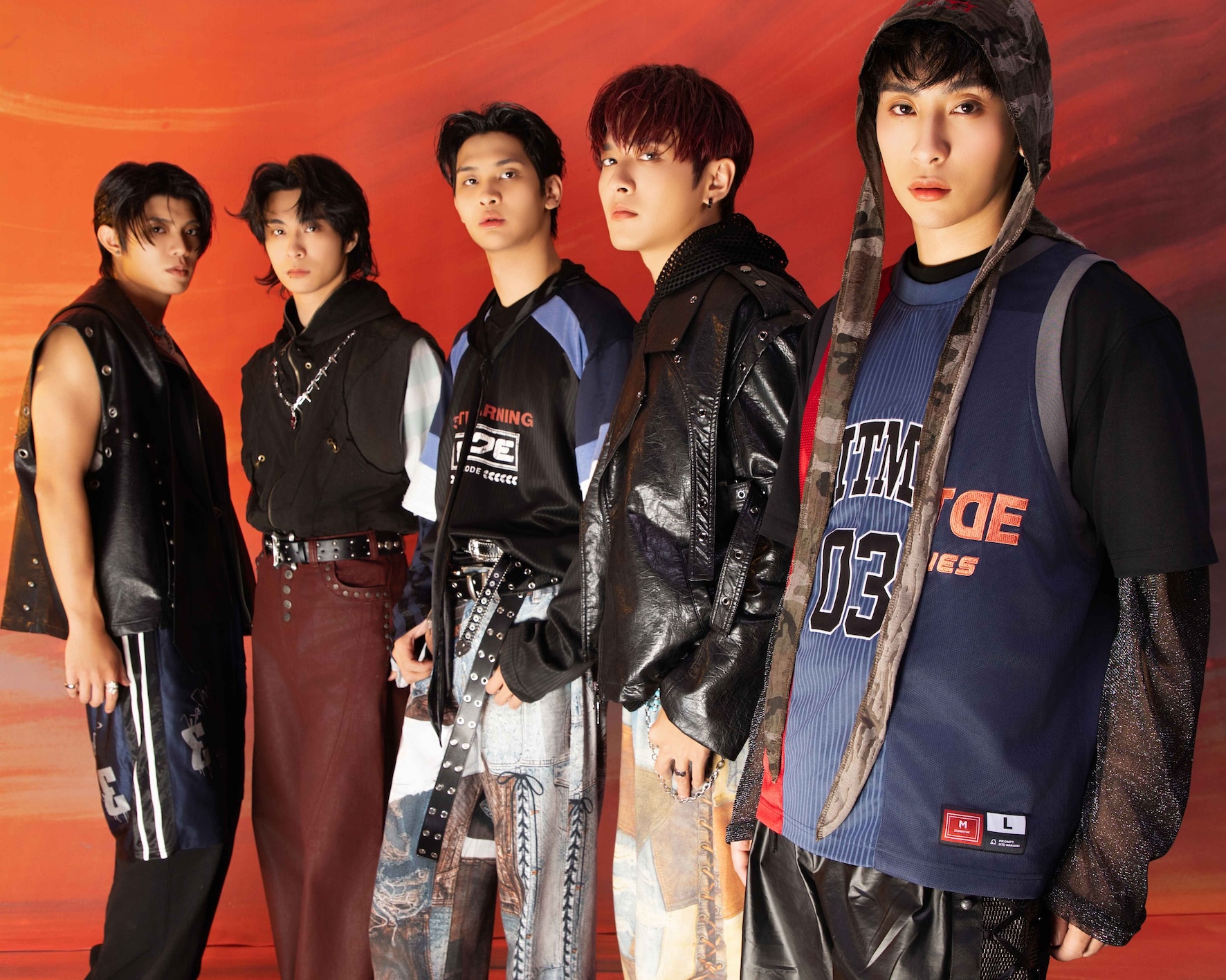 FEniX 將於 2025 年底發行第三張專輯《參》。（圖／華納音樂提供）