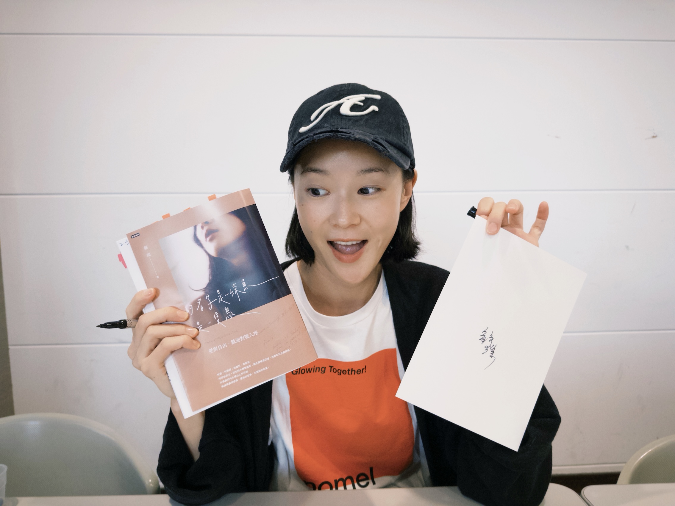 鍾瑶親自參與新書發行的過程。（圖／星星相藝提供）