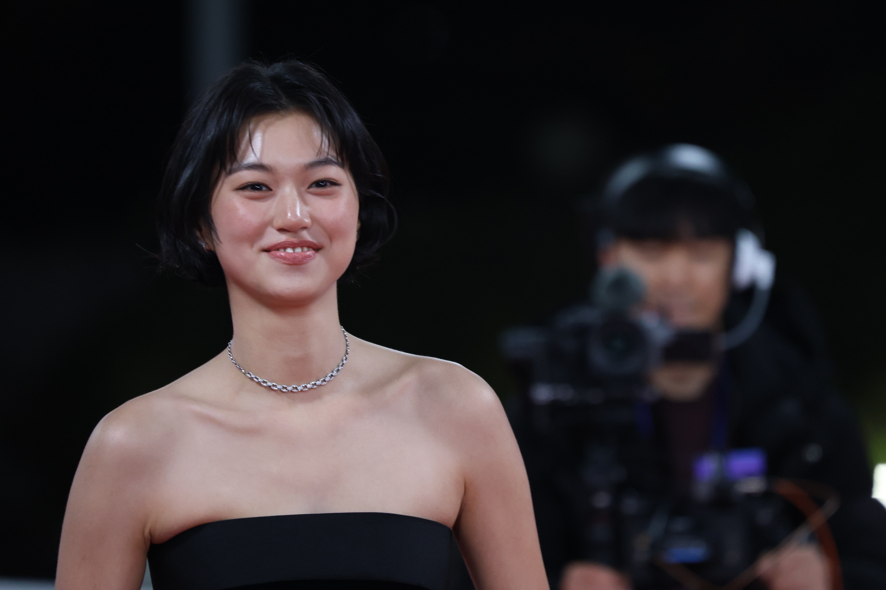 青龍獎／「I.O.I」金度延獲新人獎爆淚   偶像出身獲獎「原來我也想被認同」