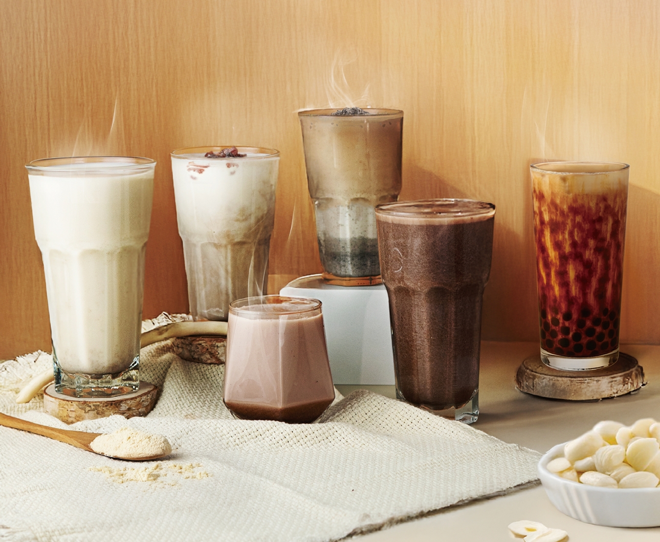 了新品白韻杏仁系列之外，還有冬季熱賣的多款暖心飲品，滿足寒冬味蕾。（圖／清心福全提供）