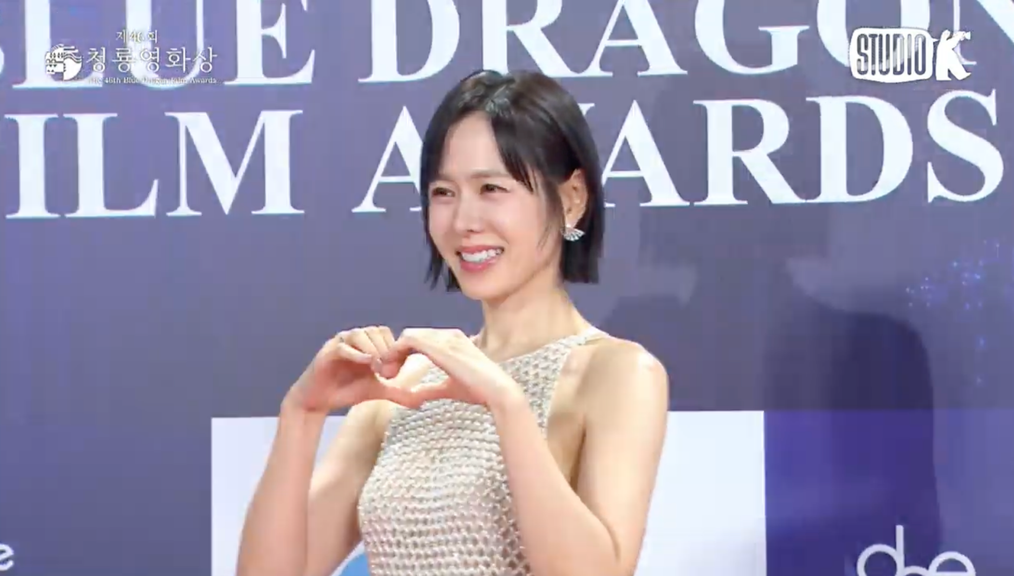 青龍獎／孫藝珍3度低溫裸秀白皙美背    跟玄彬互相放話「想拿獎」