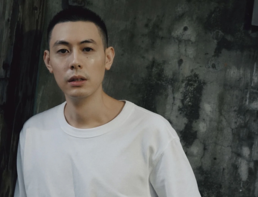 Teddy捲閃兵案消失半年　剃平頭首發聲經紀人證實「入伍了」