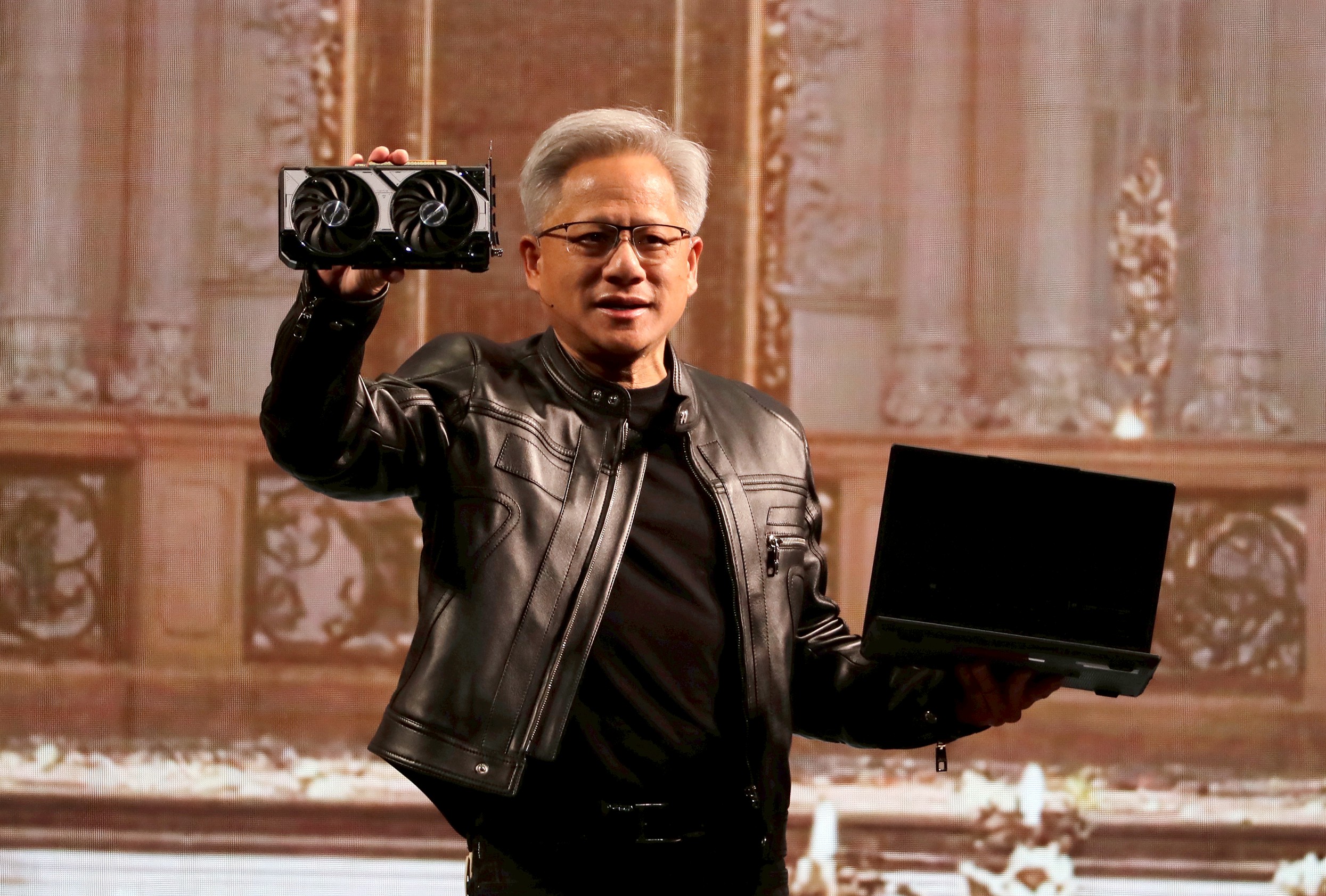 輝達救全村k Q3財報超預期 黃仁勳：Blackwell銷售好到爆