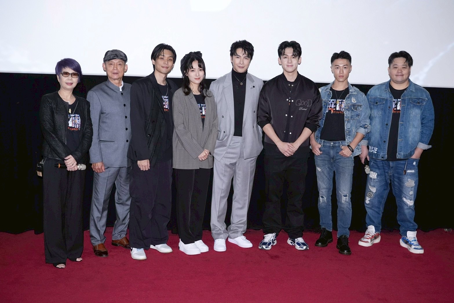 演員謝佳見、鄭平君、葛兆恩、葛宸羽、游書庭出席首映會。(圖/記者許方正攝)