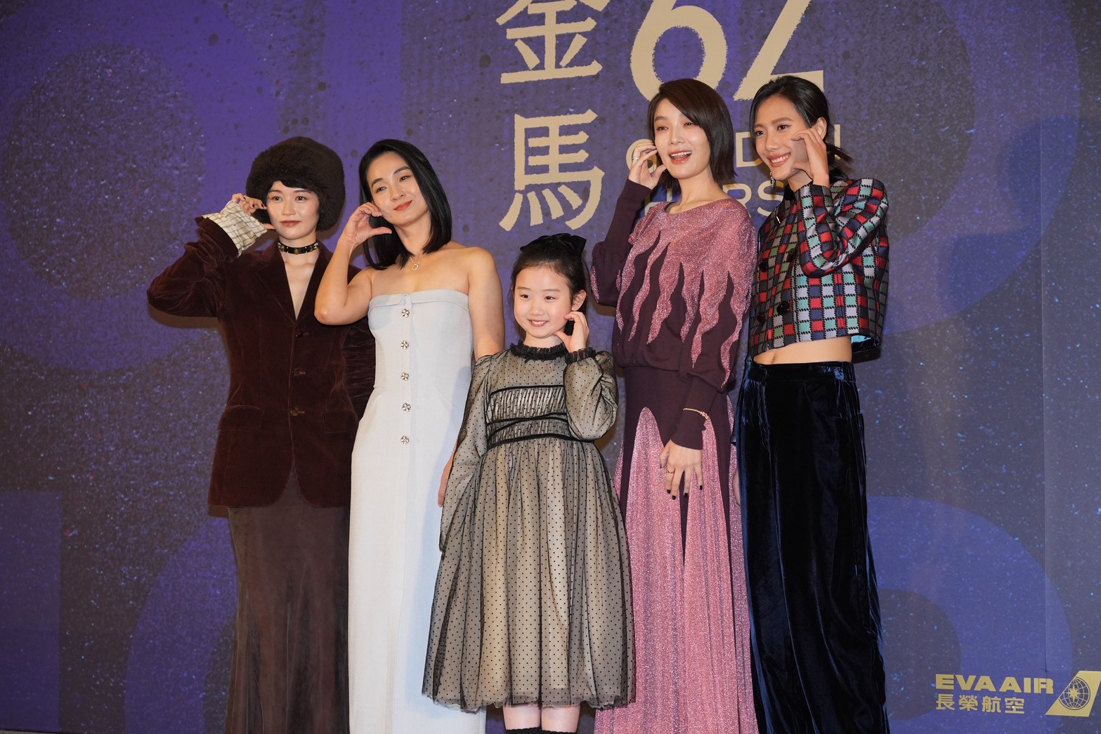 鄧濤（左起）、陳雪甄、葉子綺、蔡淑臻、黃珮琪現身金馬餐會。（圖／記者陳明中攝）