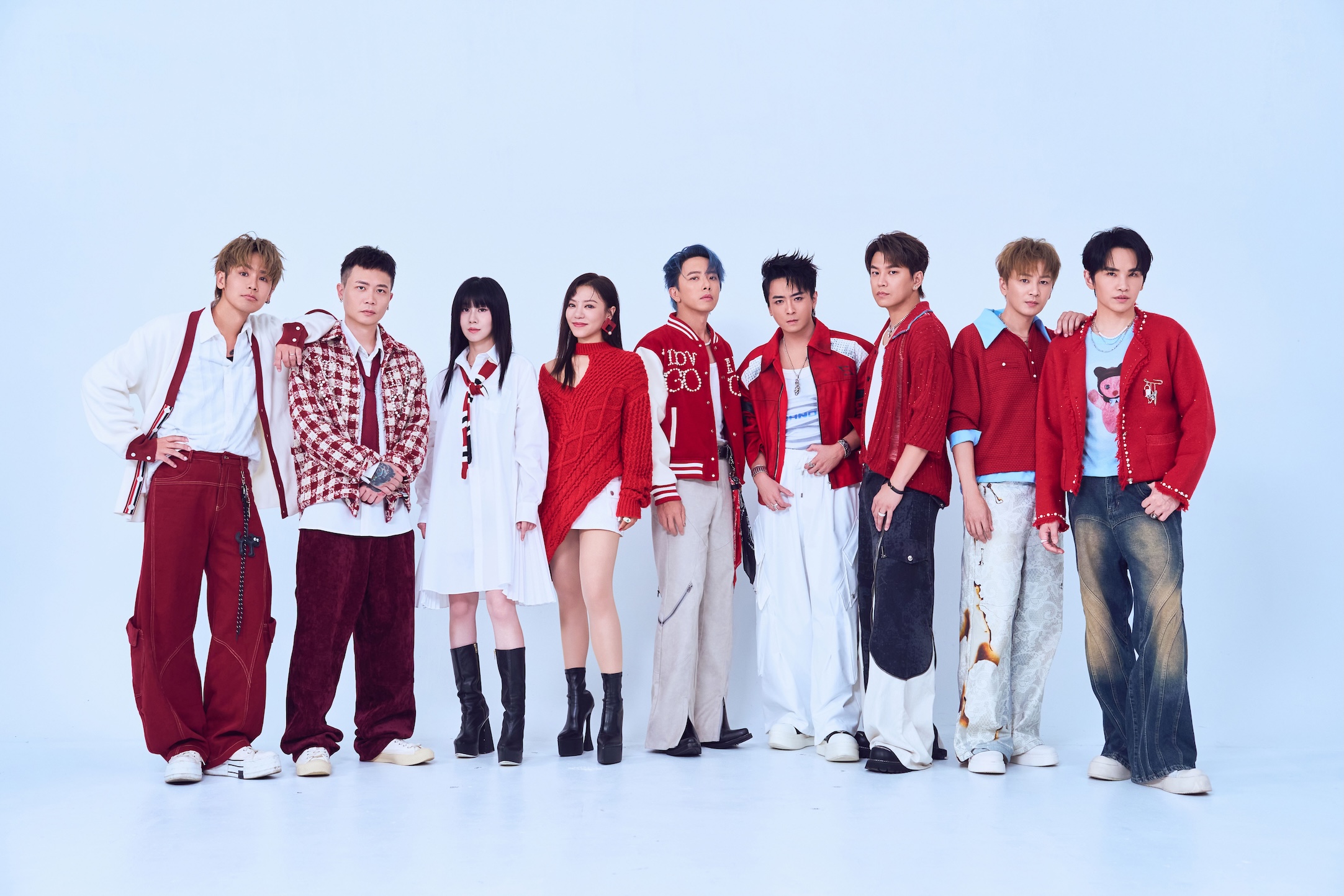 鼓鼓（左起）、蕭秉治、白安、丁噹、Energy推出聖誕公益單曲。（圖／相信音樂提供）