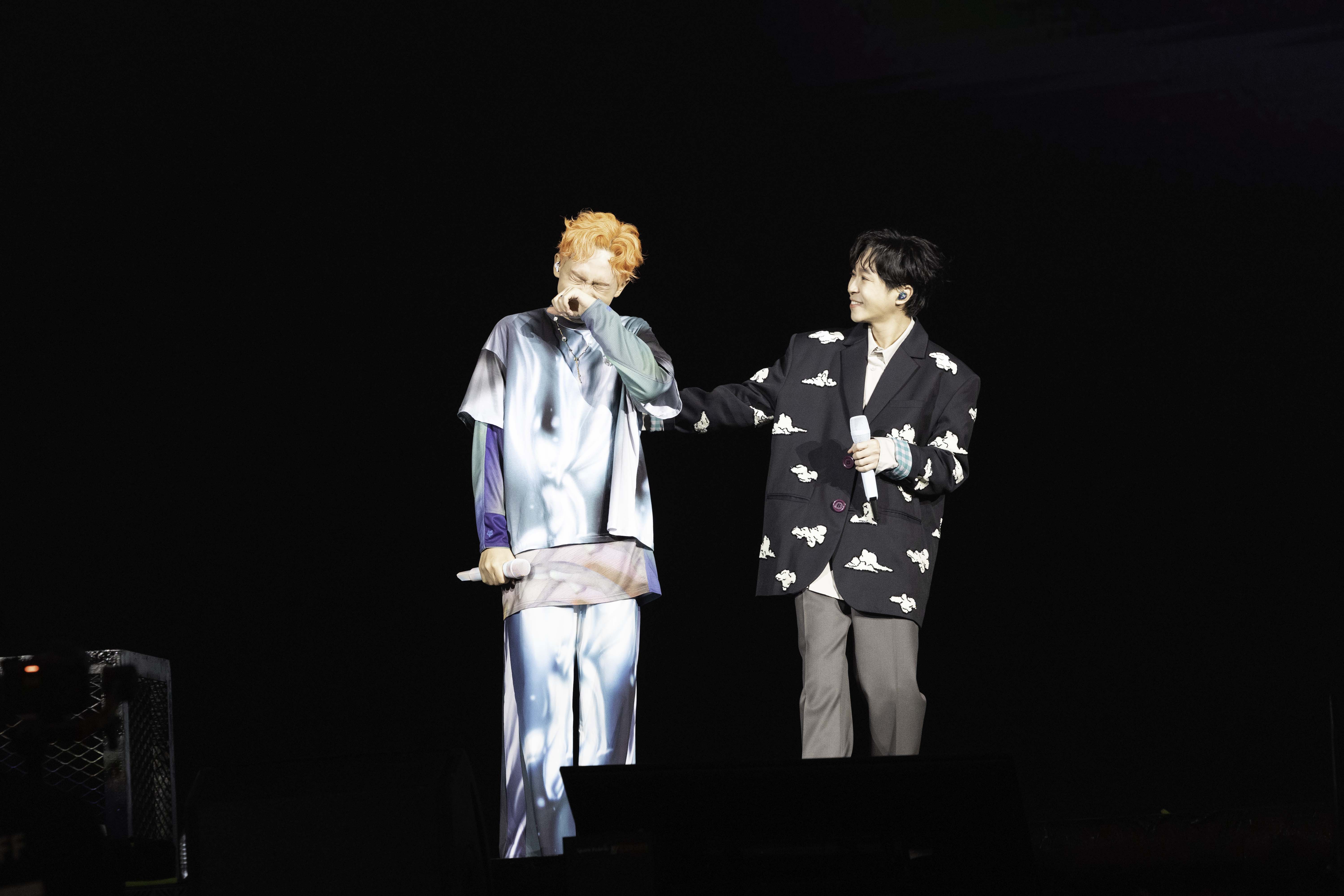 青峰小巨蛋驚喜合唱理想混蛋〈下雨的夜晚〉　雞丁還沒開場就激動險落淚