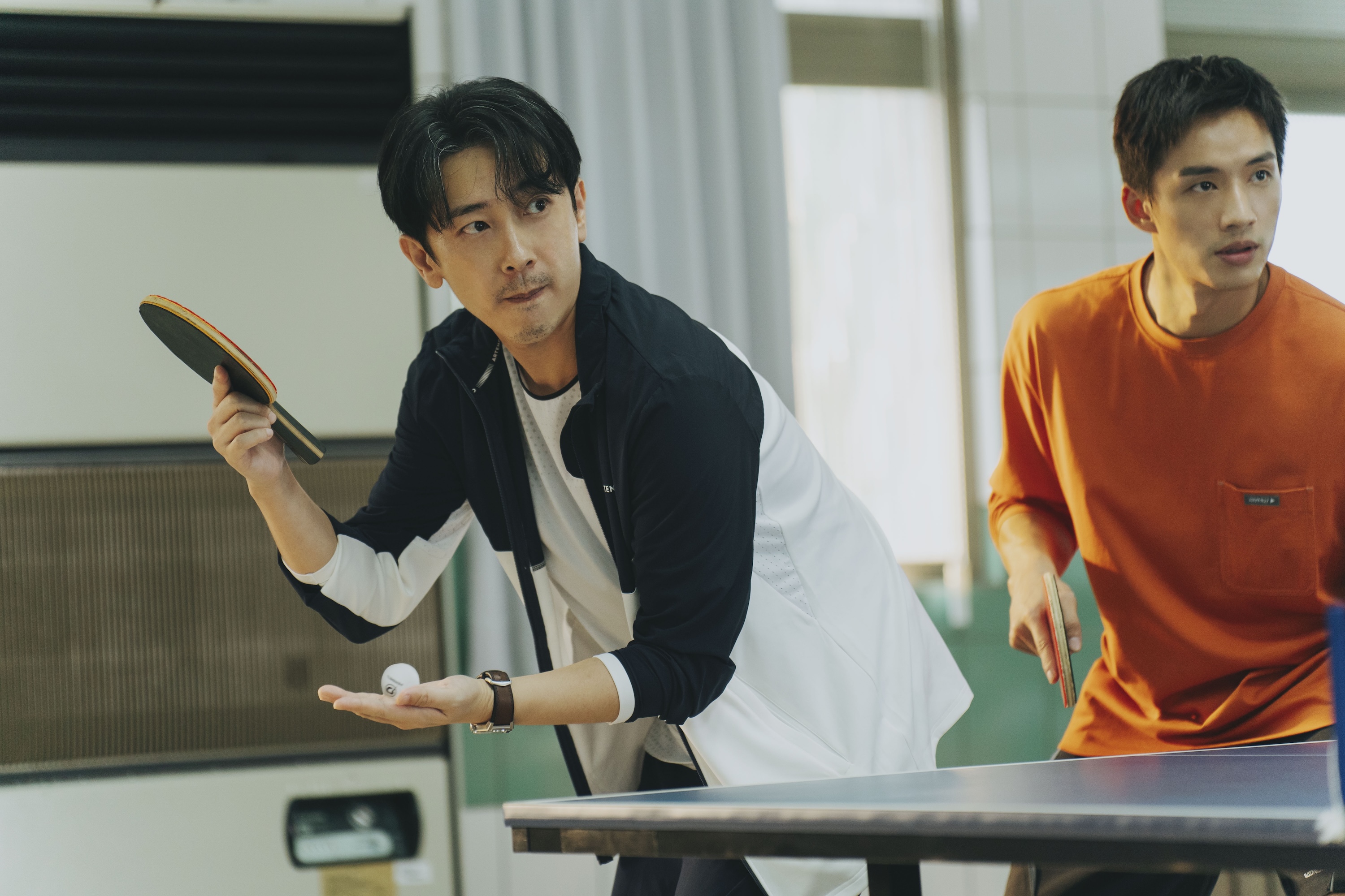 《監所男子囚生記》施名帥(左)、陳澤耀組成桌球黃金拍檔。（圖／愛奇藝國際版、壹壹影業提供）