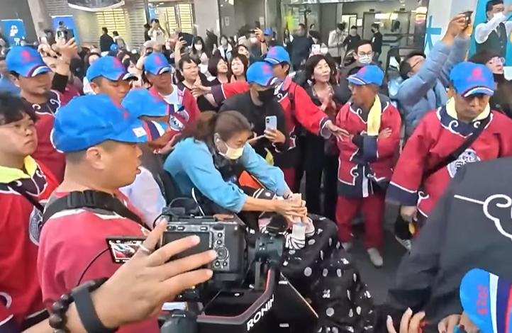 北港媽祖南巡允「腦麻童鑽轎」。（圖／翻攝北港朝天宮YouTube）