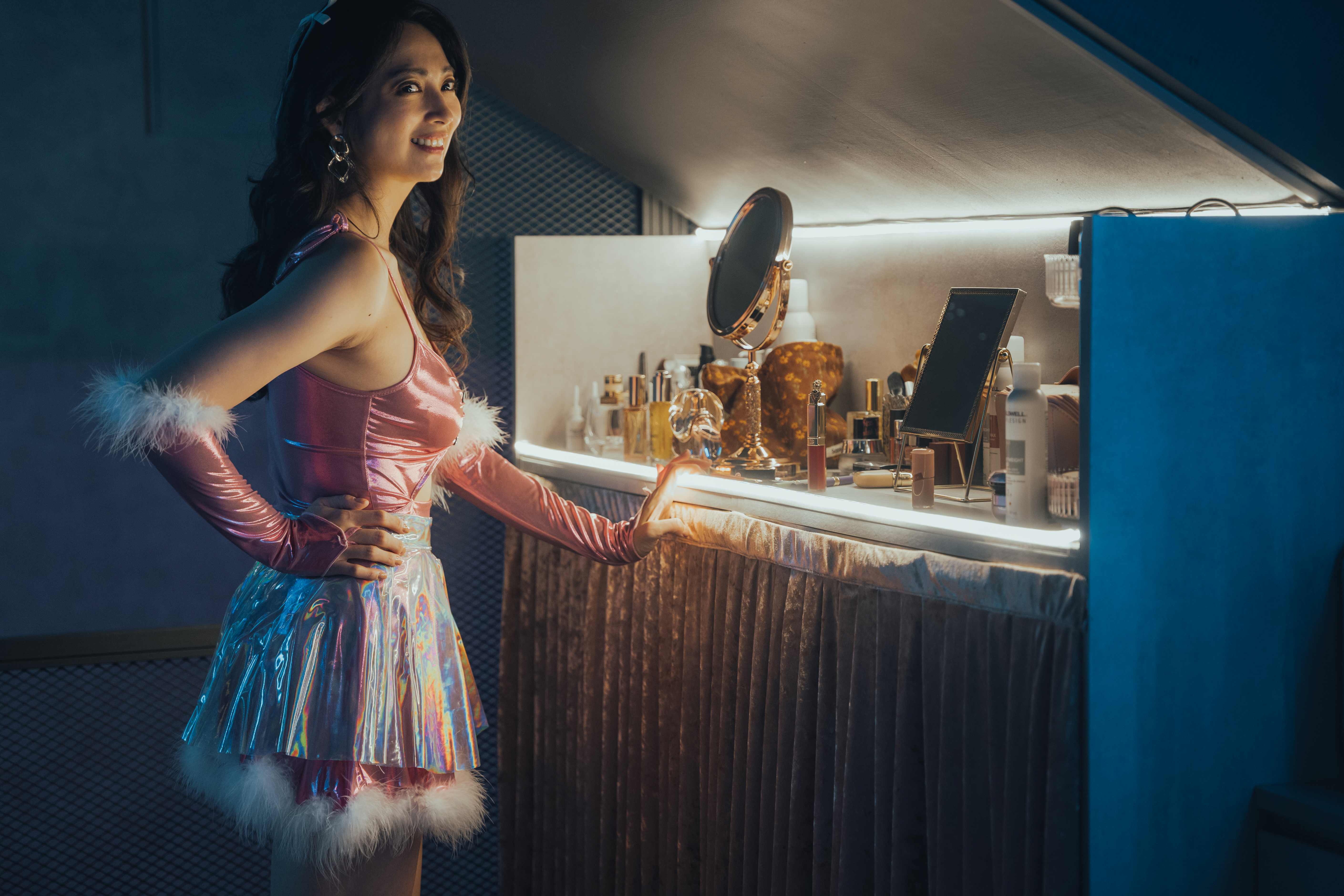 「阿喜」林育品在《整形過後》飾演菜鳥酒家女。(圖/六魚文創提供)