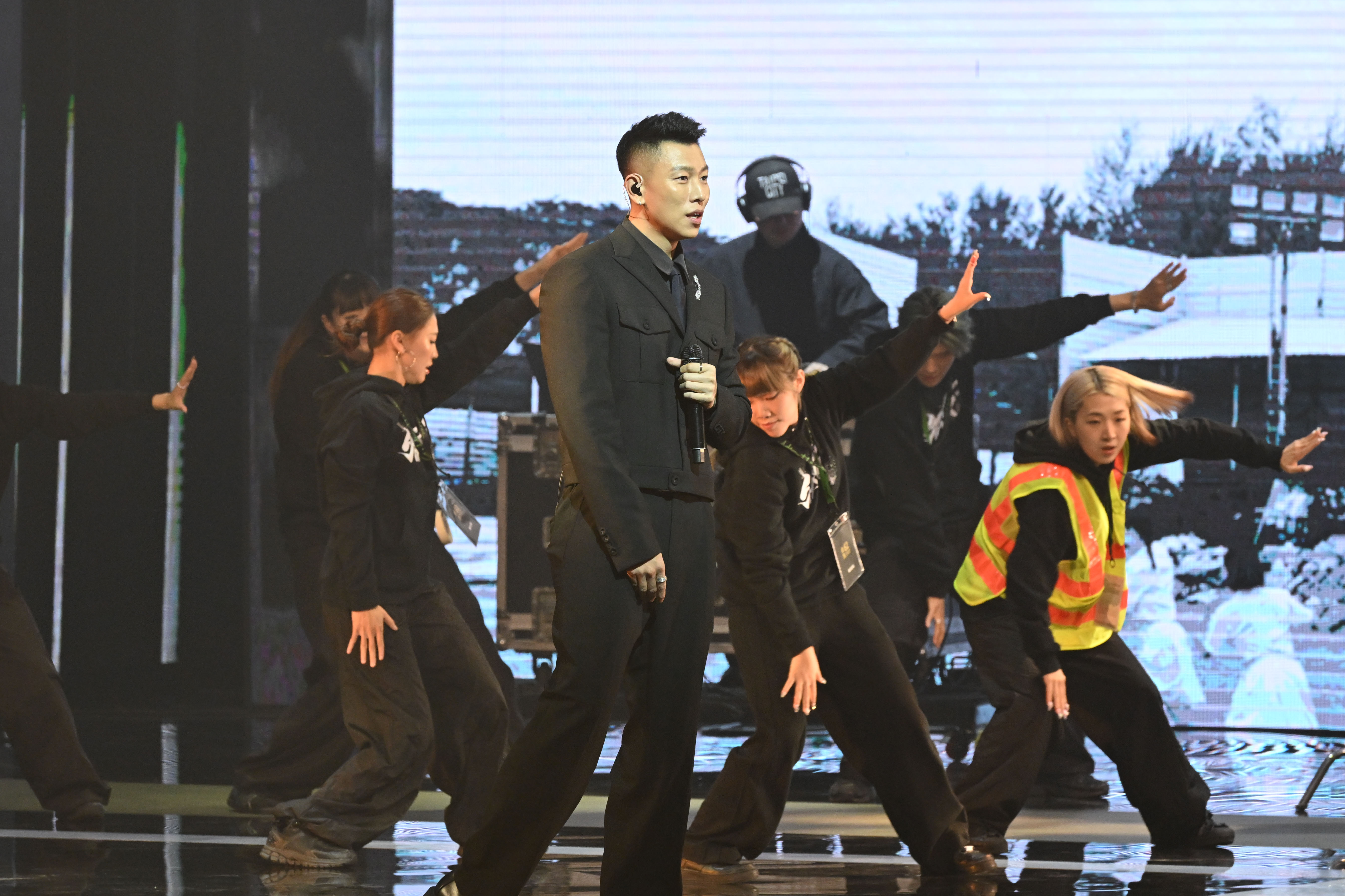 頑童登金馬開場表演疑「收音失誤」。（圖／金馬執委會提供）