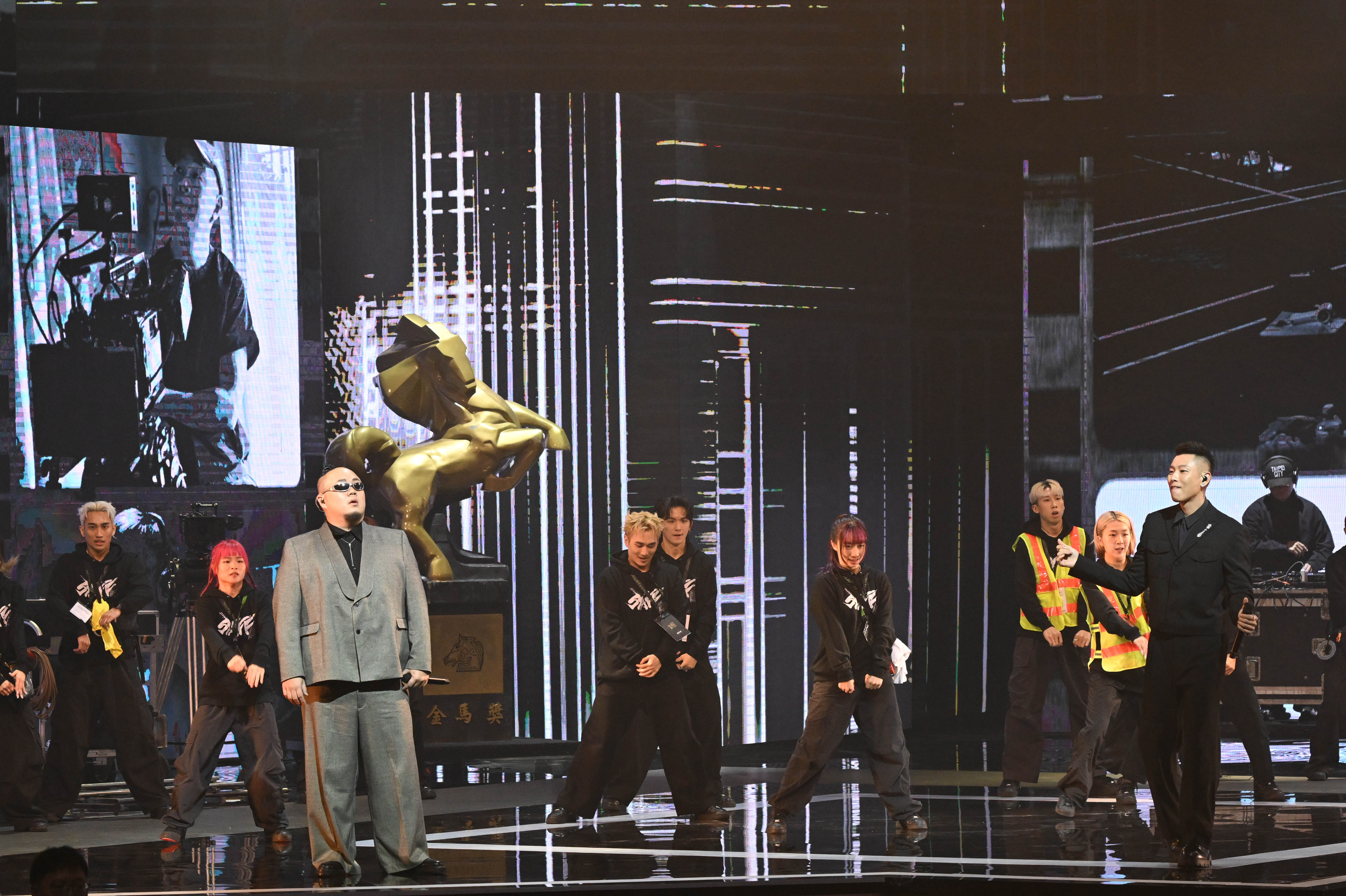 頑童登金馬開場表演疑「收音失誤」。（圖／金馬執委會提供）