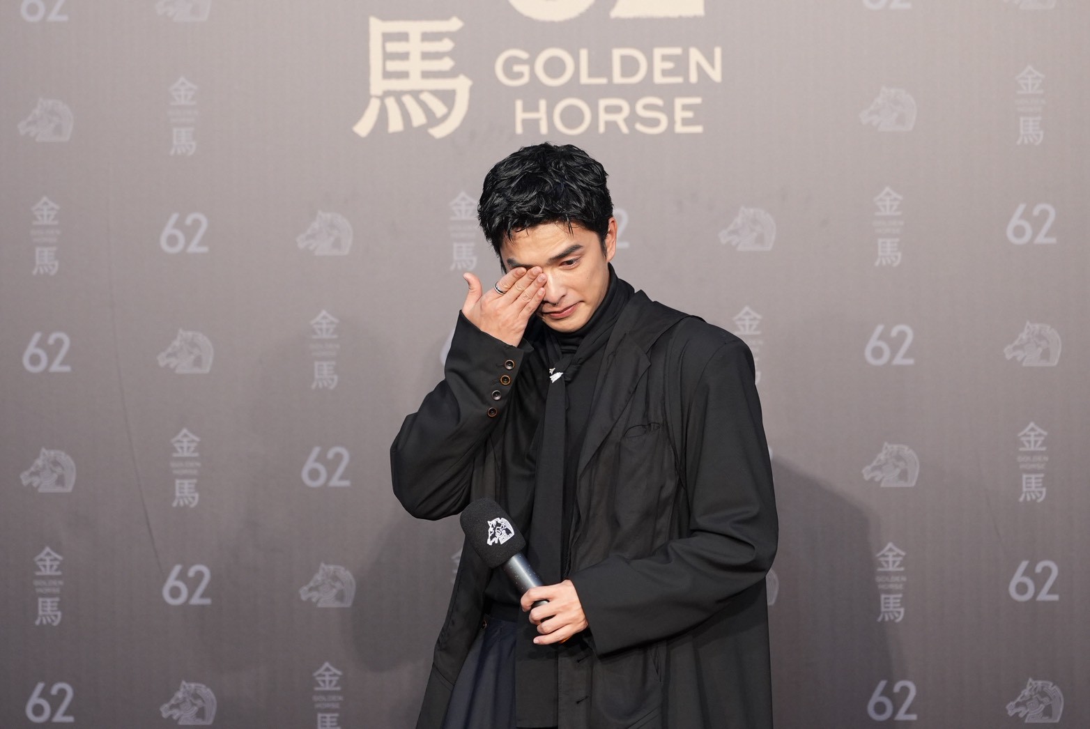 曾敬驊拿講一路哭。(圖/記者許方正攝)