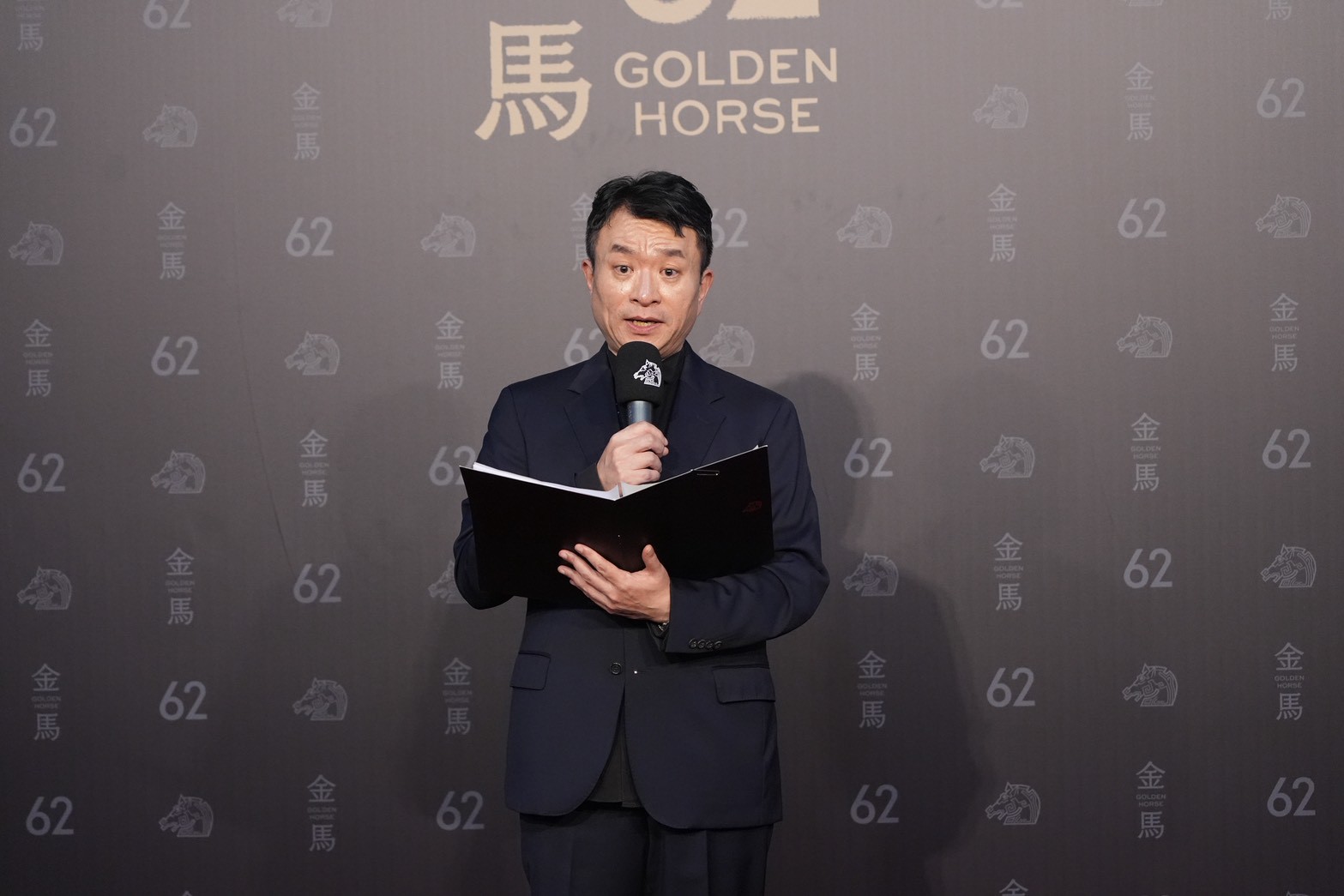 聞天祥分析戰況。(圖/記者許方正攝)