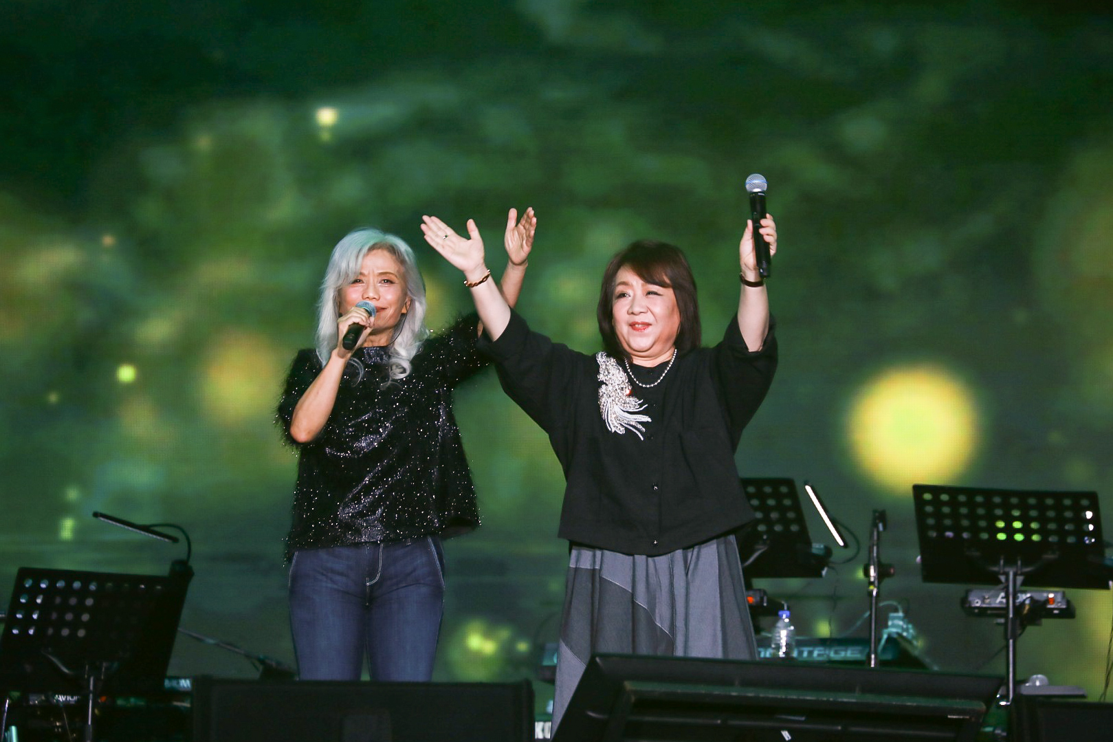 楊芳儀、徐曉菁好久不見。(圖/中華音樂人交流協會提供)