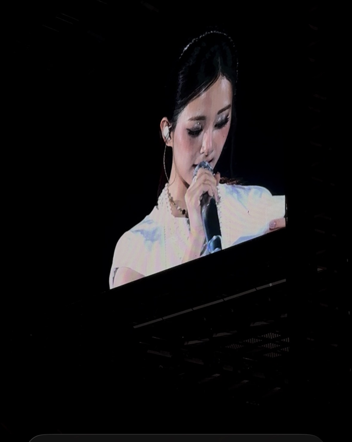 直擊／子瑜哭了喊「曾對自己失望」　成員獻吻ONCE不捨噴淚