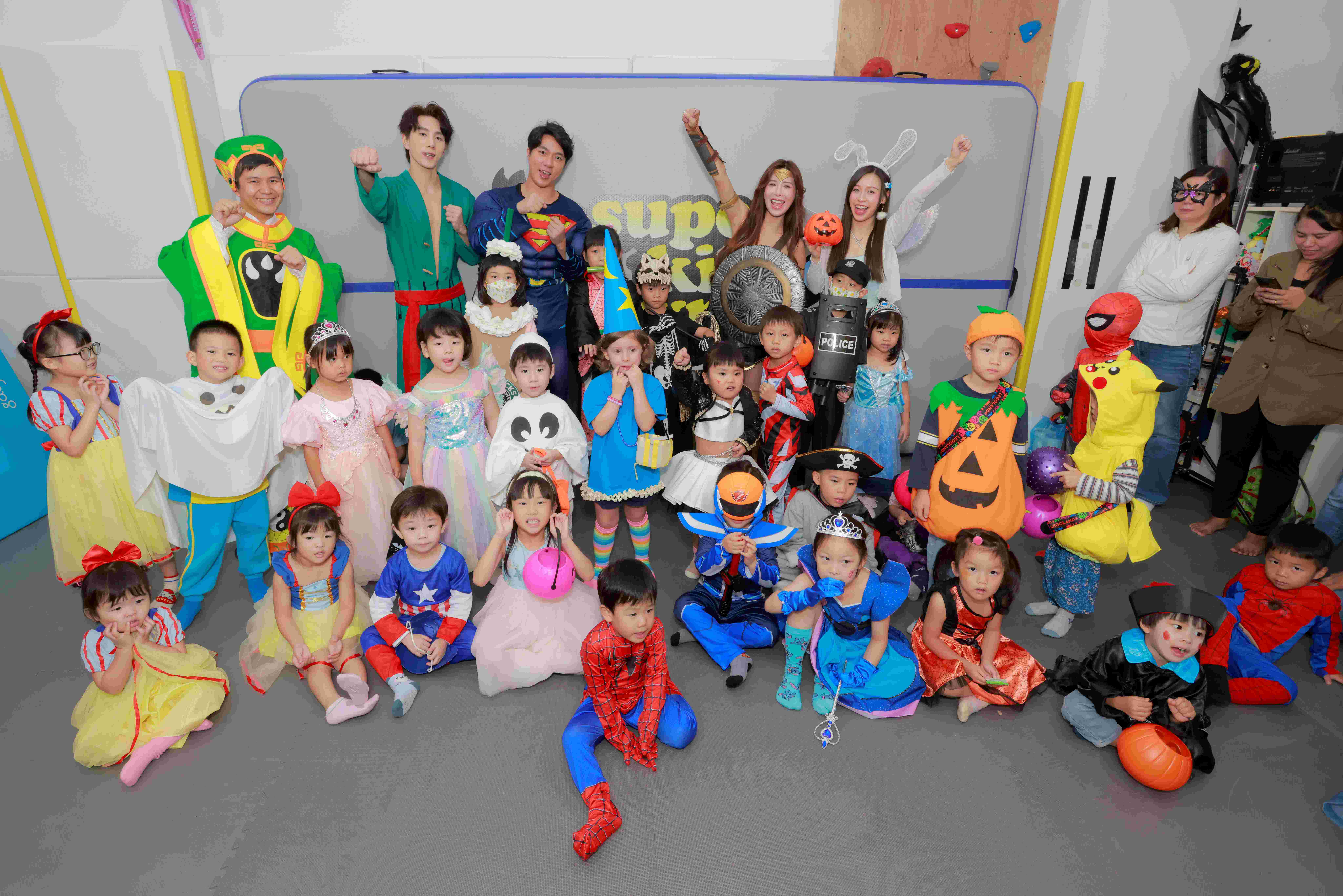 「小超人綜合體能俱樂部」學員變身小英雄。（圖／小超人綜合體能俱樂部提供）