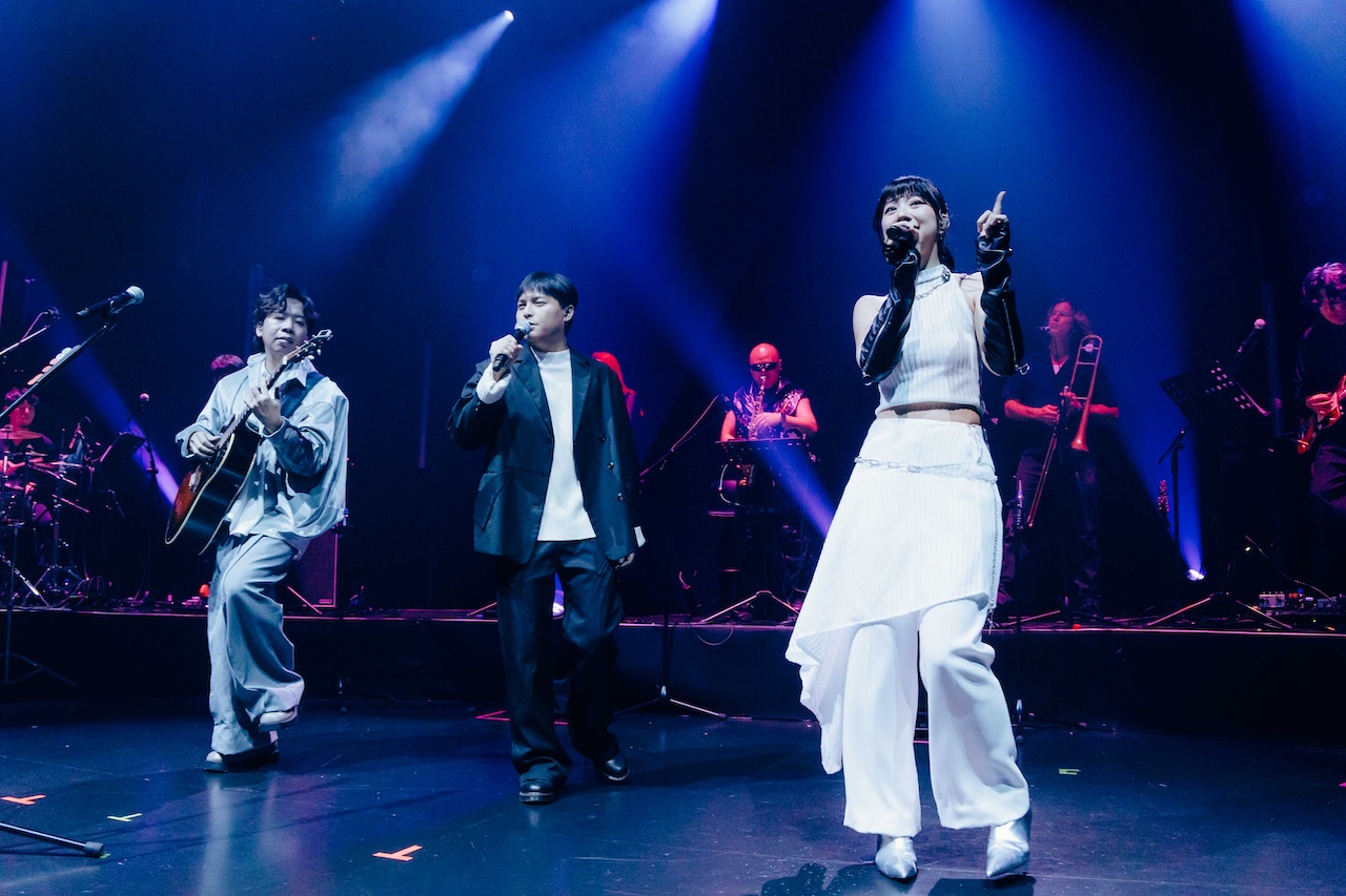 好樂團與老王樂隊主唱立長（中）合唱。（圖／好樂團提供）