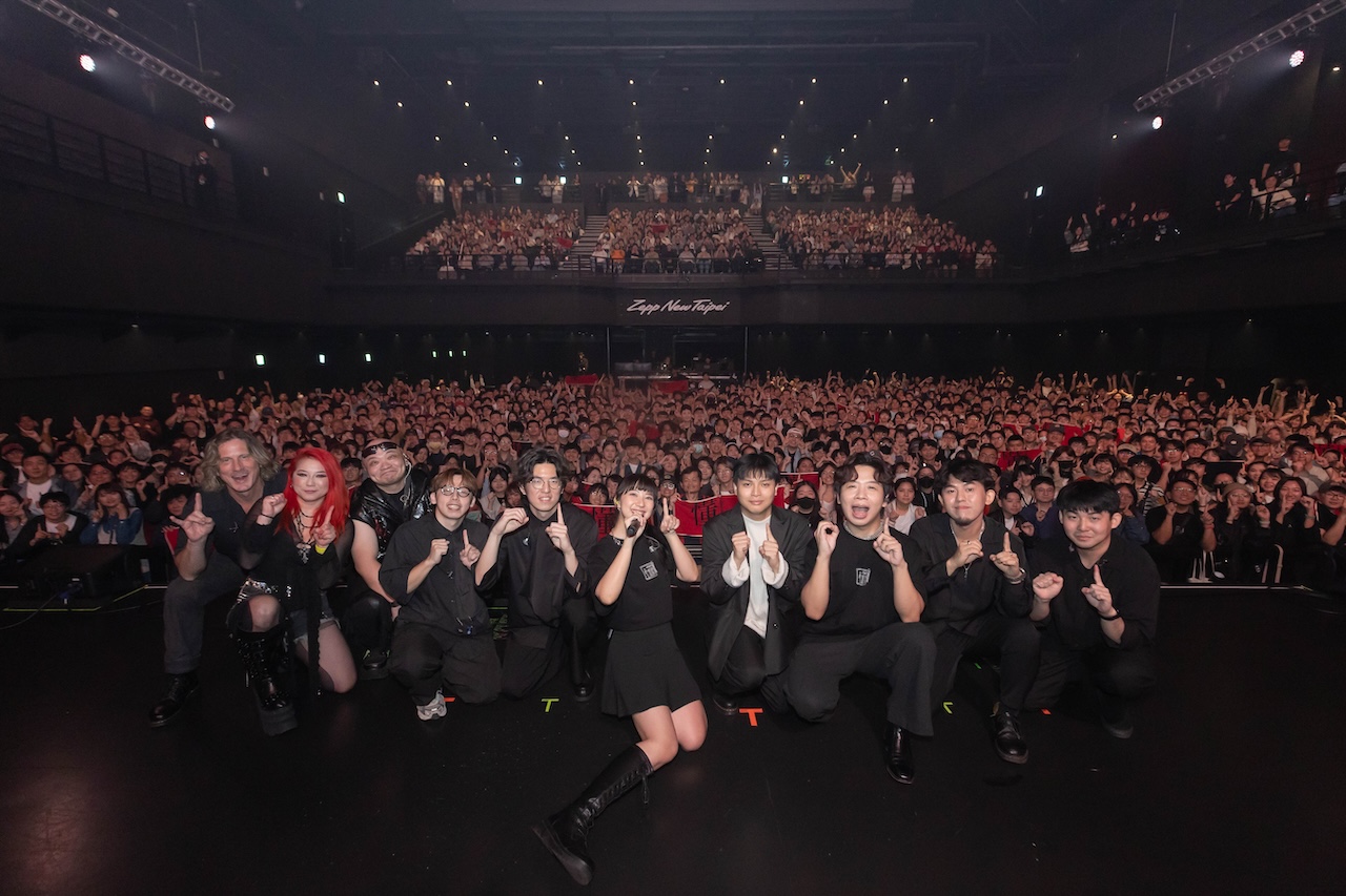 好樂團十週年發片專場與樂迷大合照。（圖／好樂團提供）